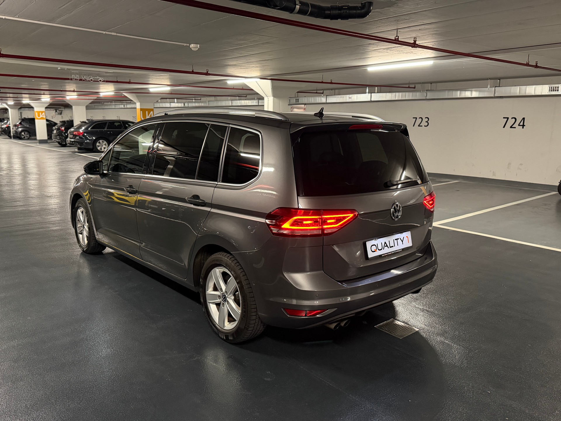 VW Touran 1.8 TSI BlueMotion Technology Highline DSG-image-1