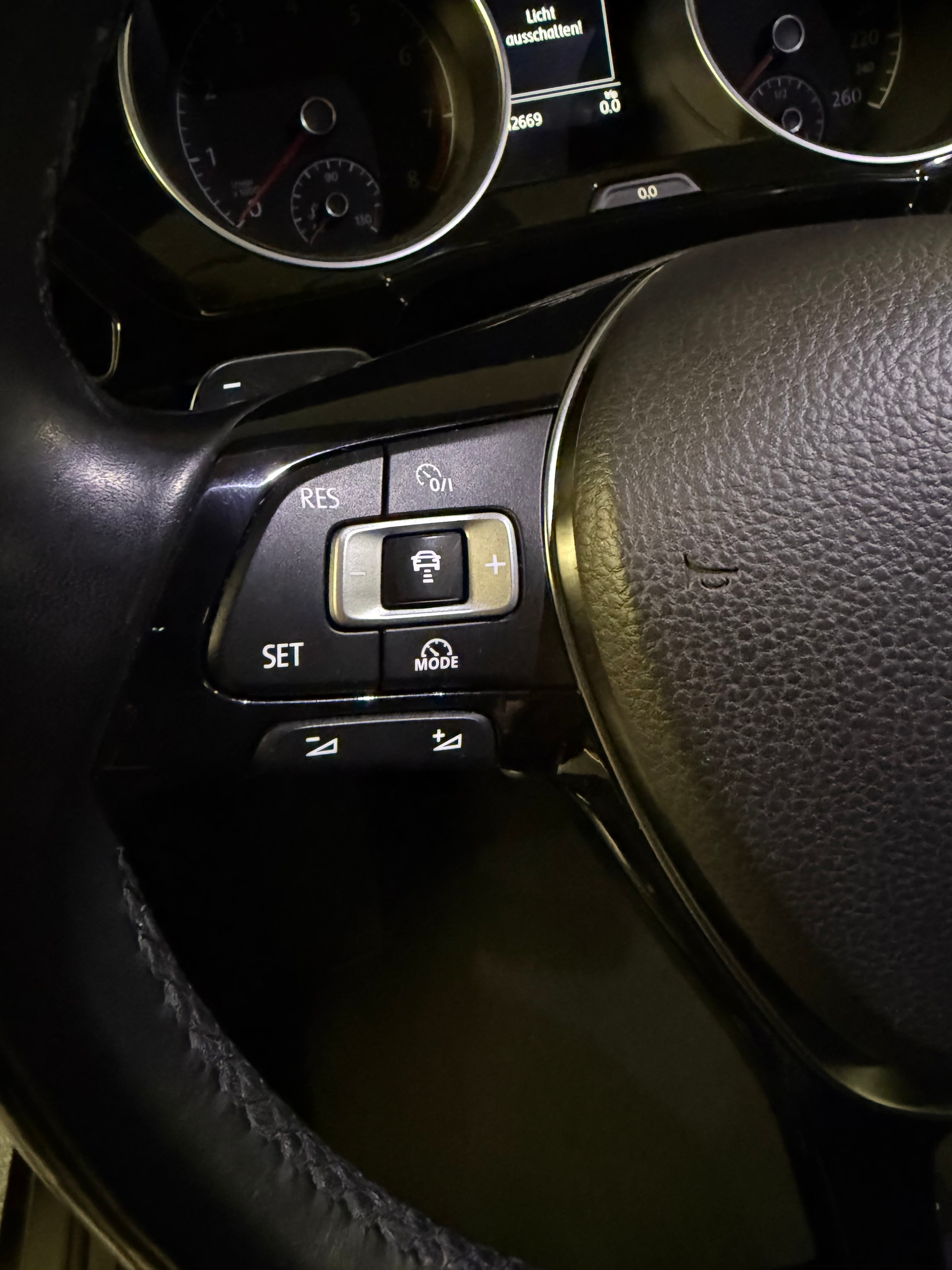 VW Touran 1.8 TSI BlueMotion Technology Highline DSG-image-8