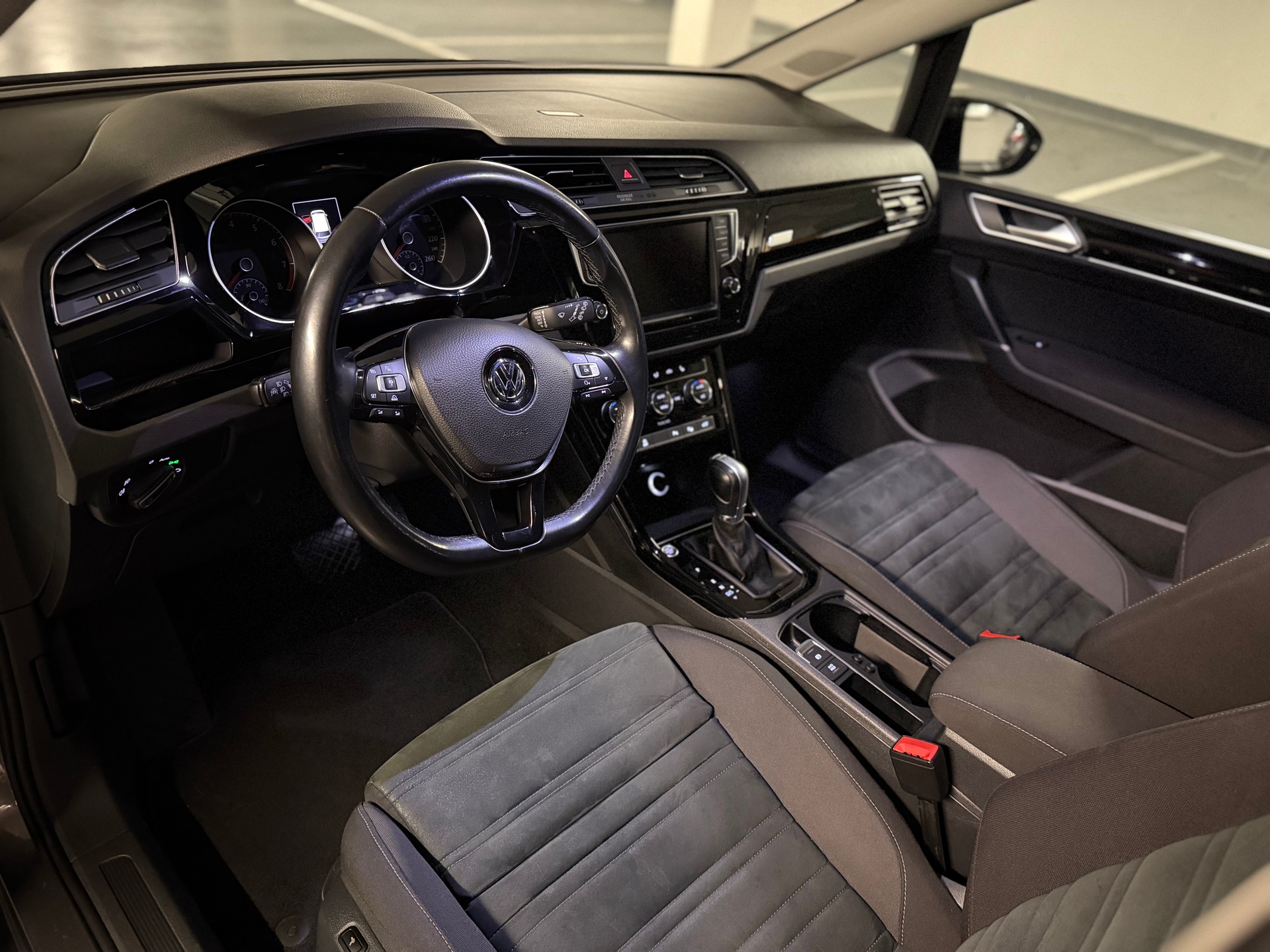 VW Touran 1.8 TSI BlueMotion Technology Highline DSG-image-4