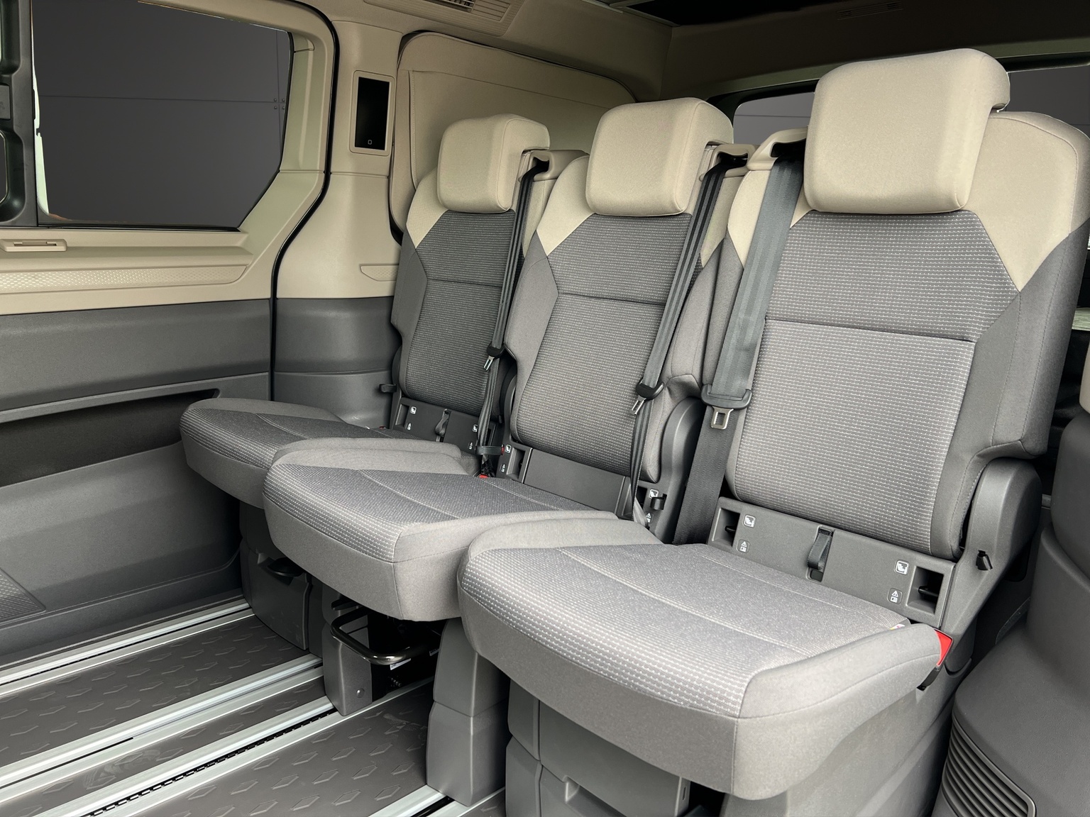 VW California 2.0 TSI Beach Tour Liberty-image-8