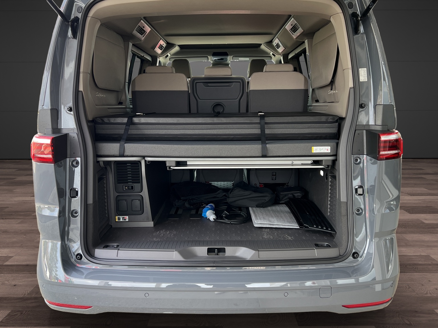 VW California 2.0 TSI Beach Tour Liberty-image-12