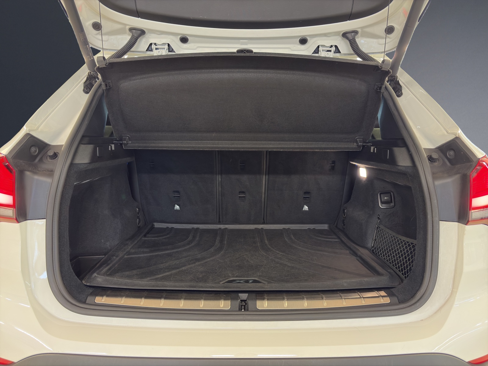 BMW X1 sDrive 18i xLine-image-15