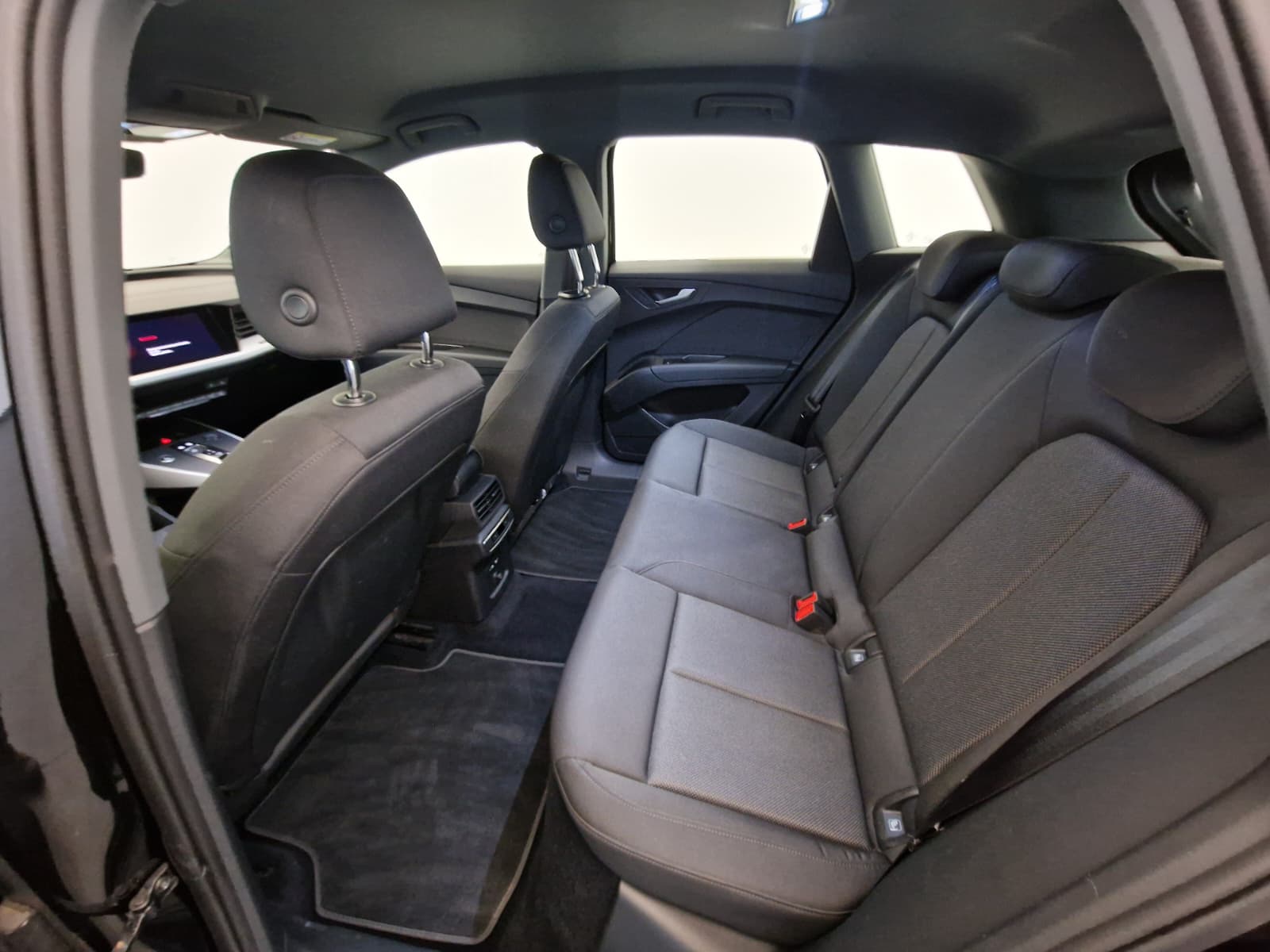 AUDI Q4 e-tron 50 quattro-image-14