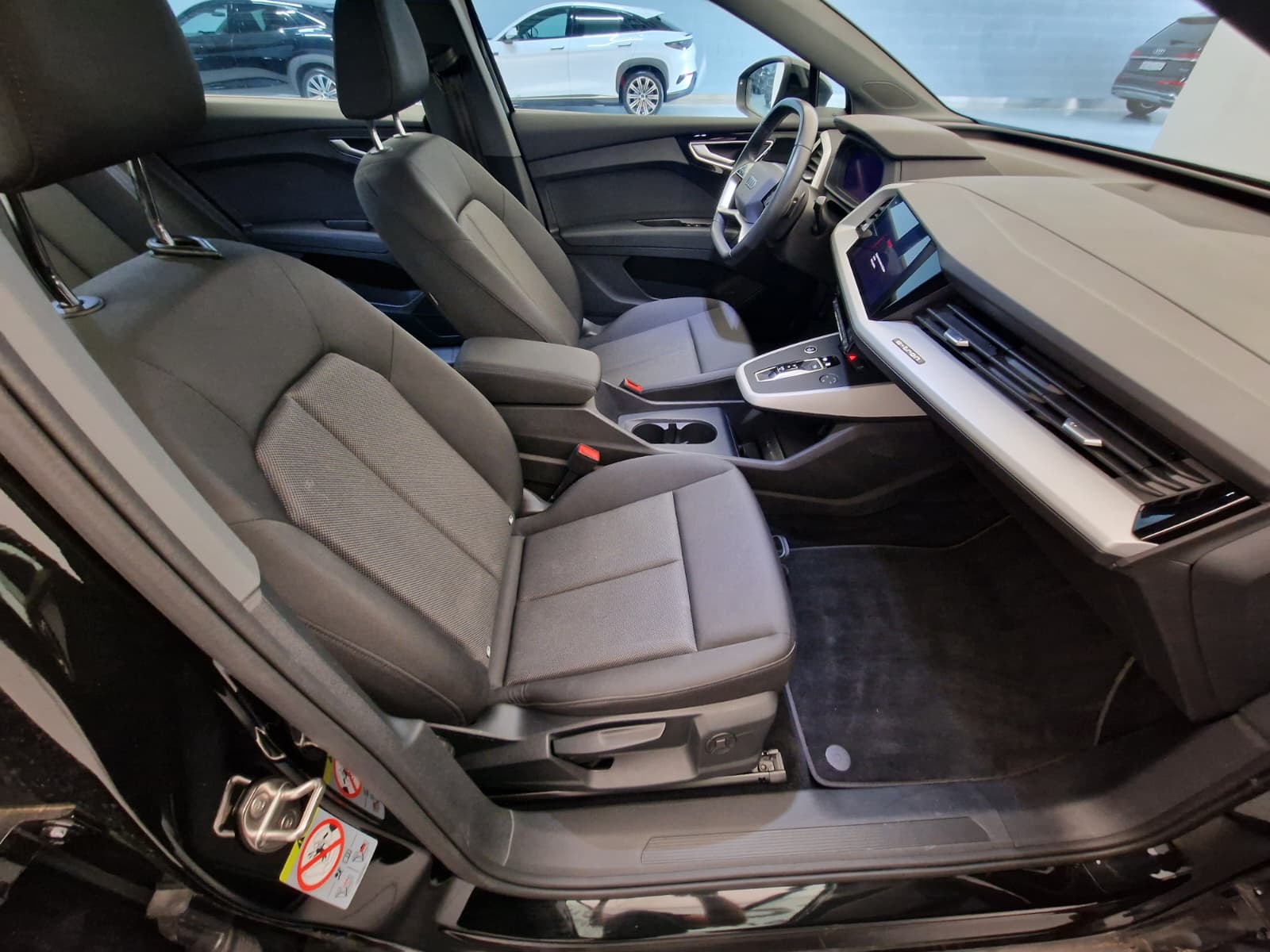 AUDI Q4 e-tron 50 quattro-image-13
