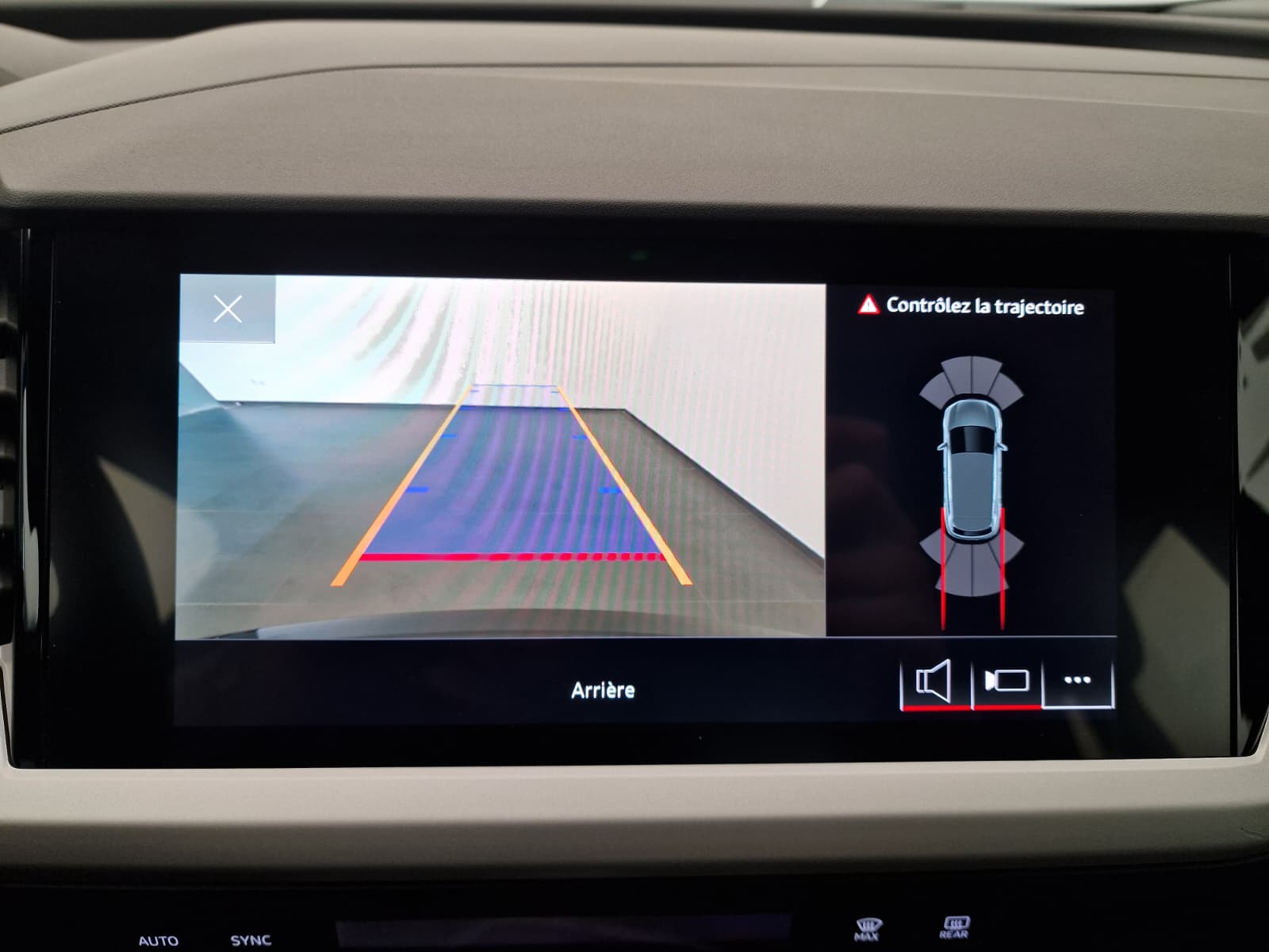 AUDI Q4 e-tron 50 quattro-image-12