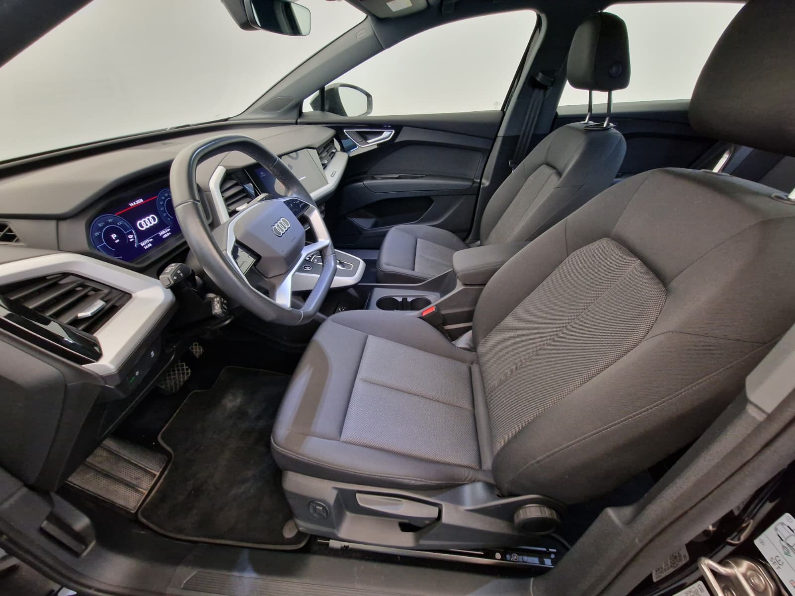 AUDI Q4 e-tron 50 quattro-image-11