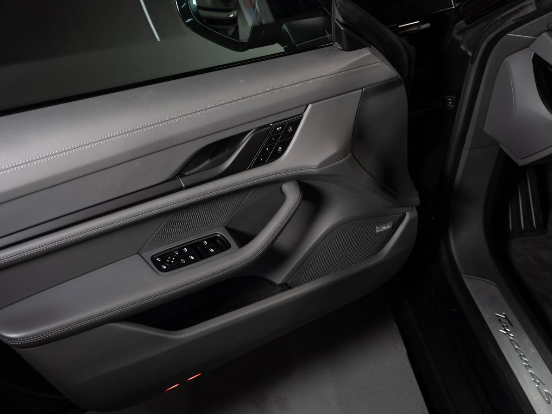 PORSCHE Taycan 4S Cross Turismo (MY22)-image-15