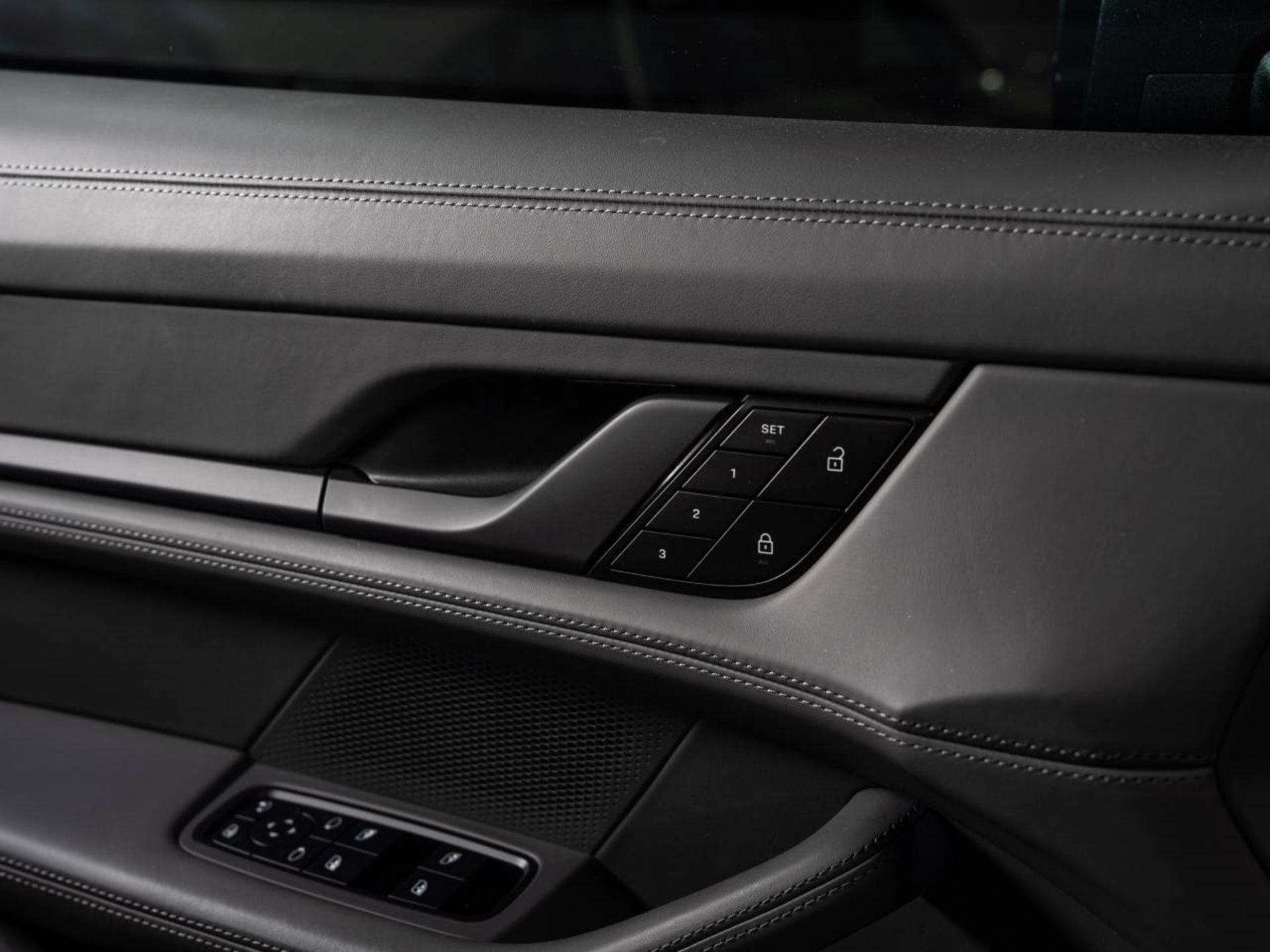 PORSCHE Taycan 4S Cross Turismo (MY22)-image-16
