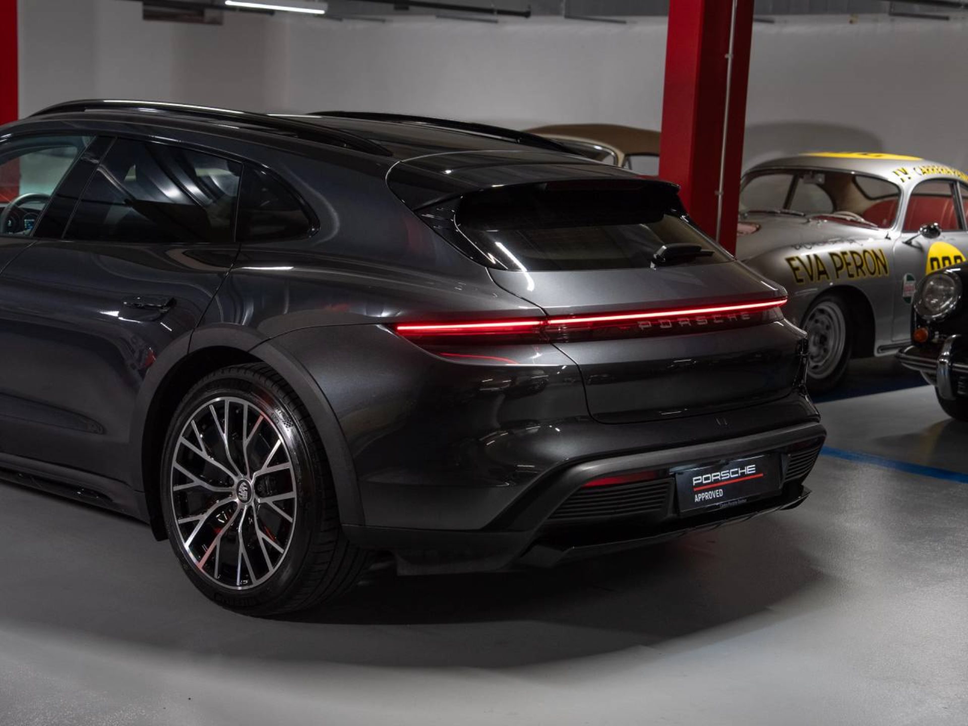 PORSCHE Taycan 4S Cross Turismo (MY22)-image-22