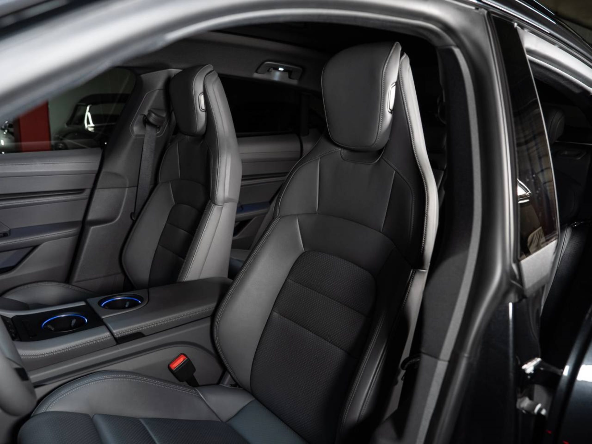 PORSCHE Taycan 4S Cross Turismo (MY22)-image-4
