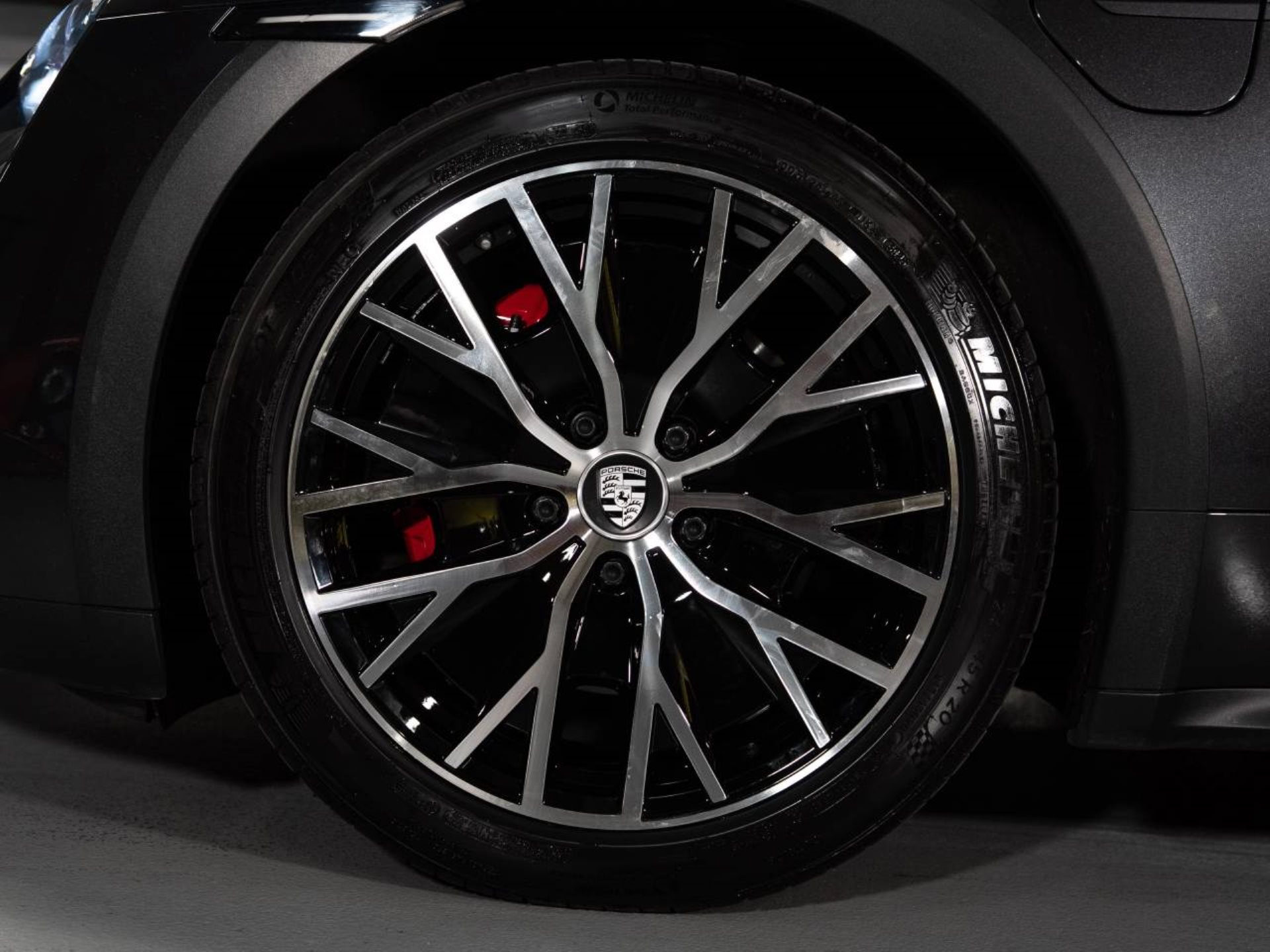 PORSCHE Taycan 4S Cross Turismo (MY22)-image-19
