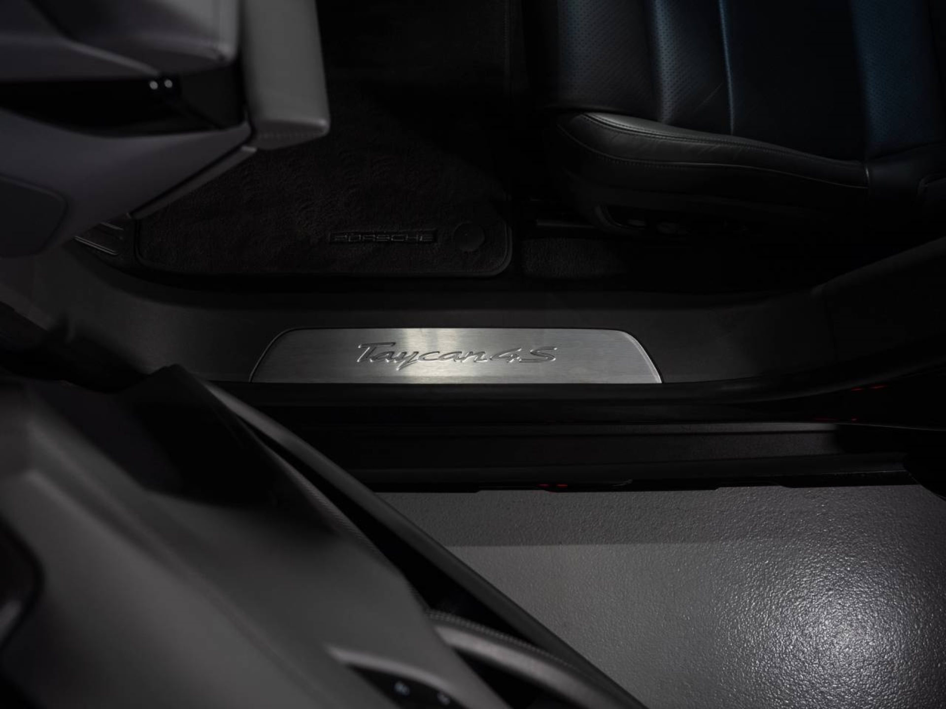 PORSCHE Taycan 4S Cross Turismo (MY22)-image-18