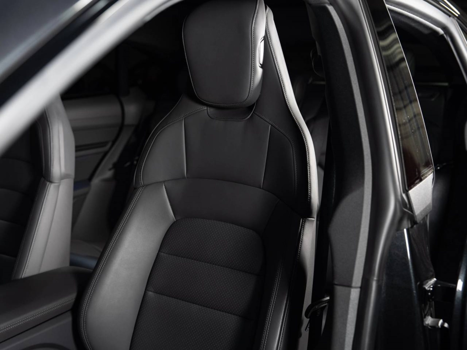 PORSCHE Taycan 4S Cross Turismo (MY22)-image-13