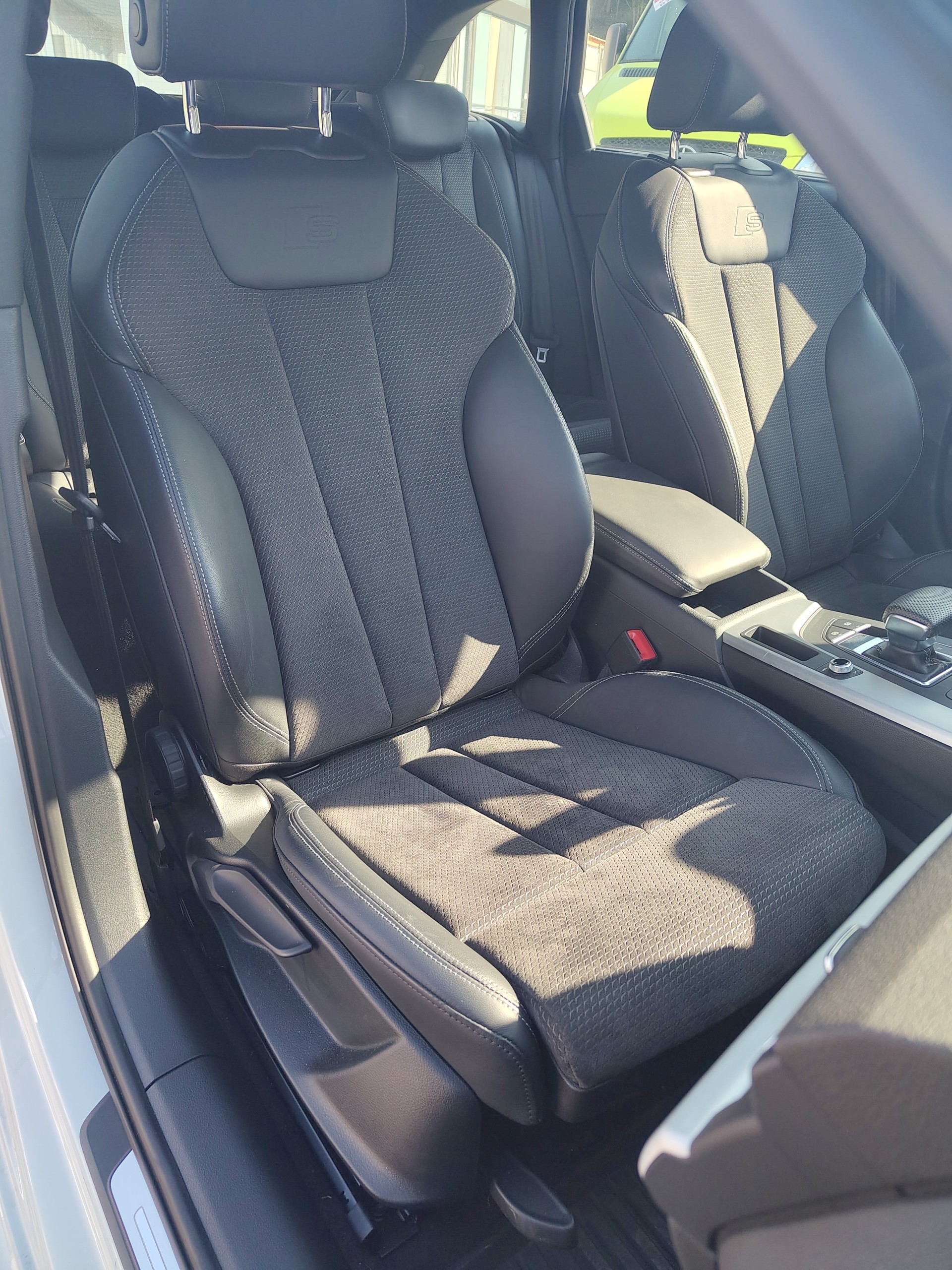 AUDI A4 Avant 40 TDI Sport Attraction quattro S-tronic-image-6