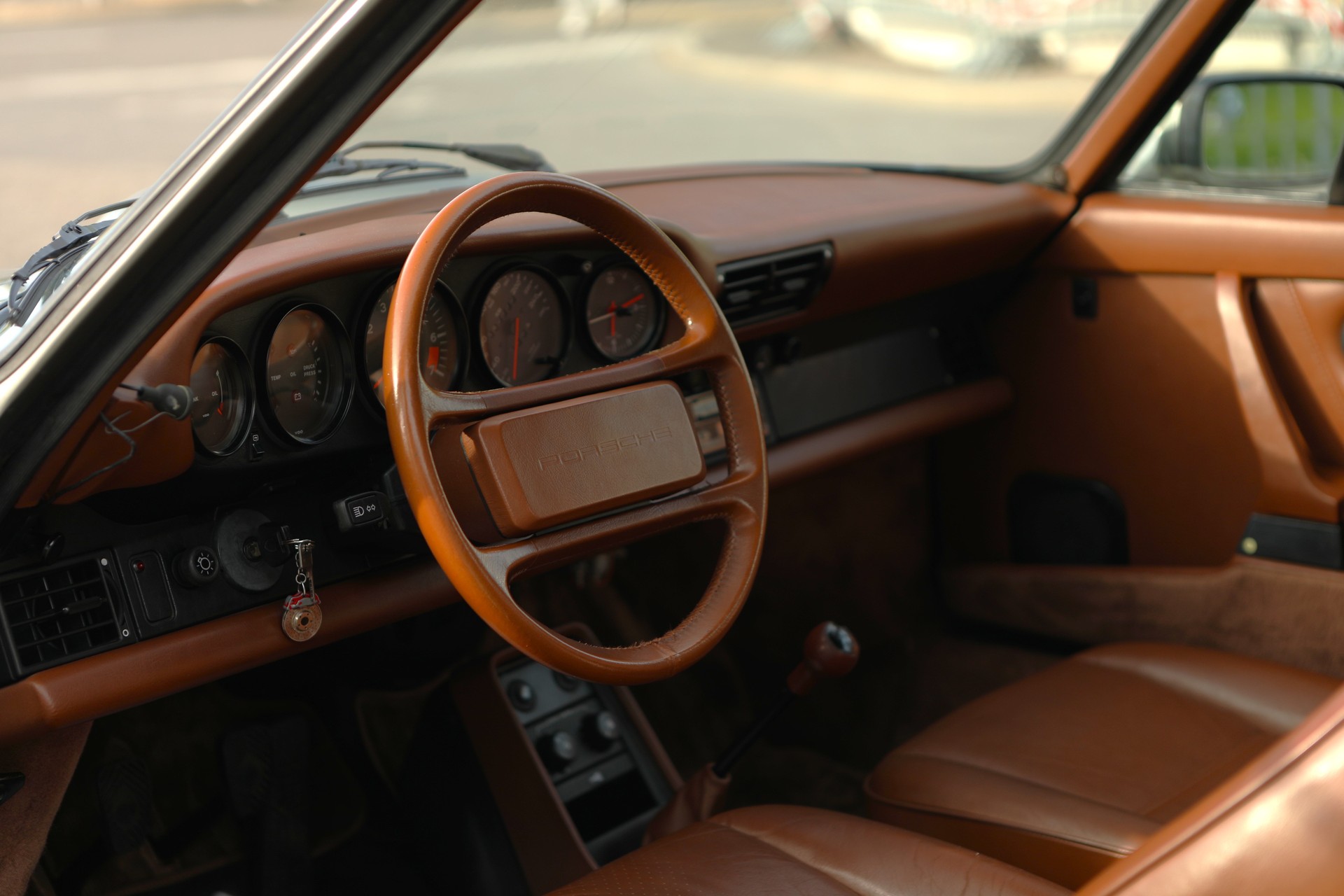 PORSCHE 911 Carrera 3.2-image-6