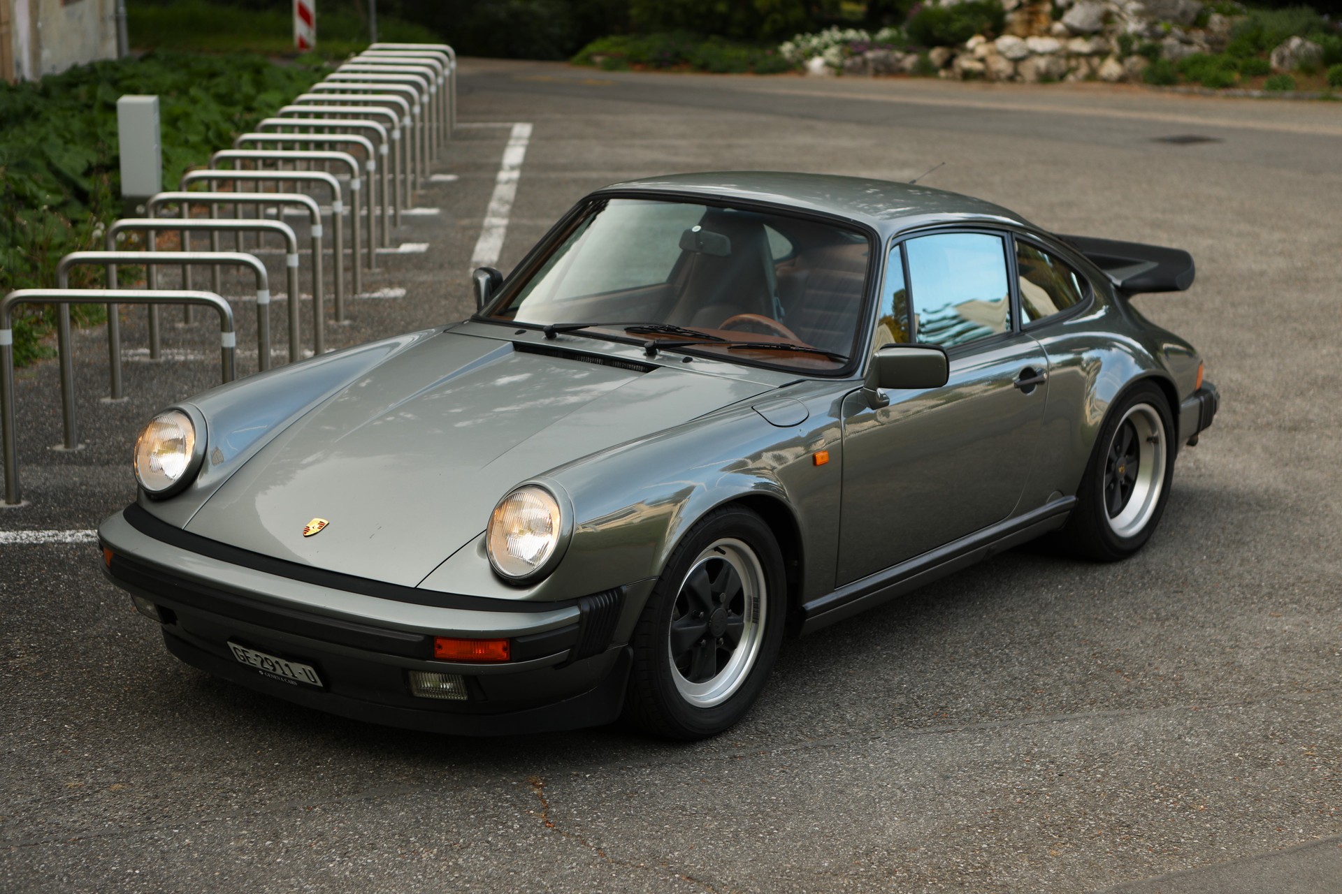 PORSCHE 911 Carrera 3.2-image-8