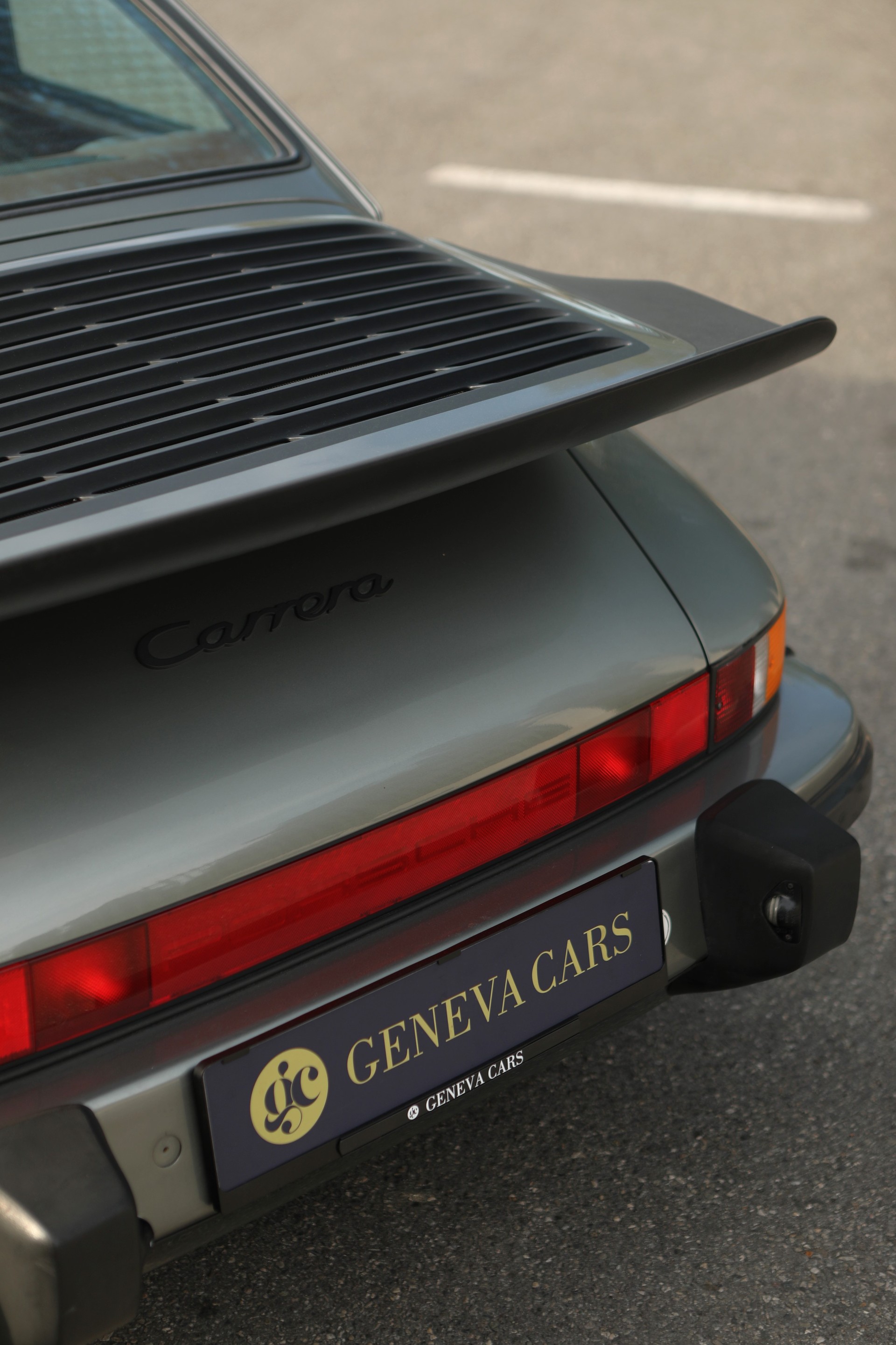 PORSCHE 911 Carrera 3.2-image-7