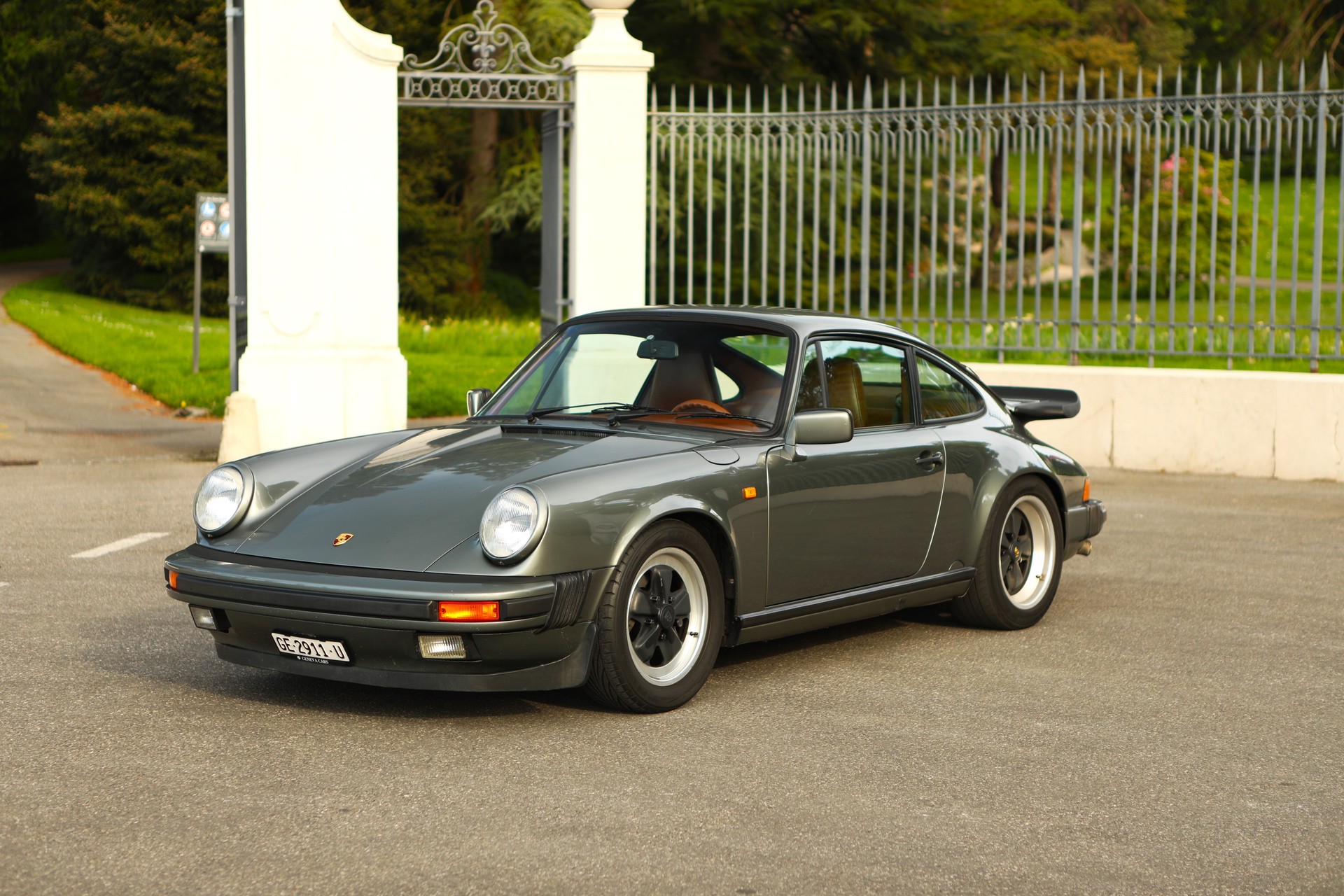 PORSCHE 911 Carrera 3.2-image-2