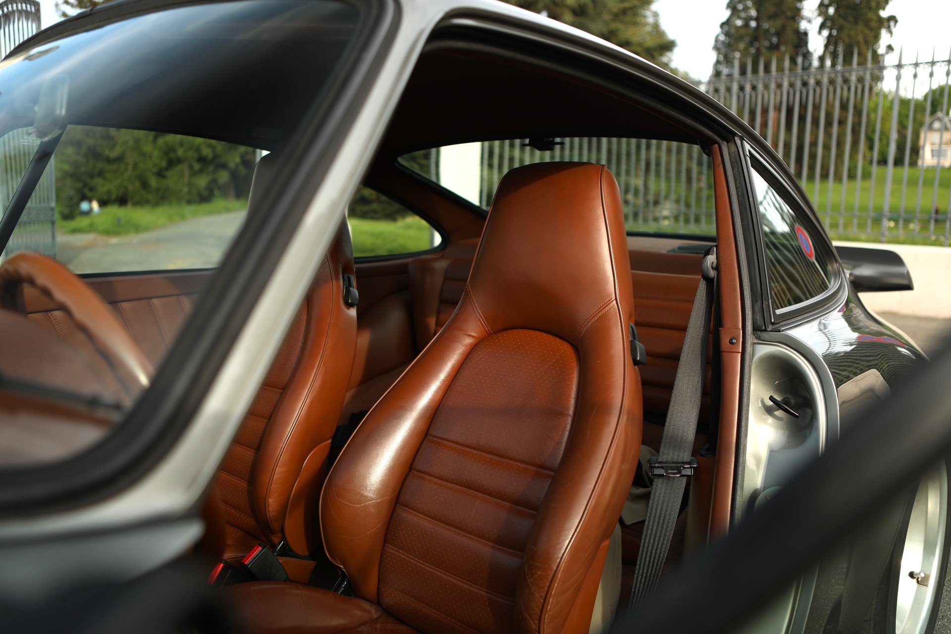 PORSCHE 911 Carrera 3.2-image-4