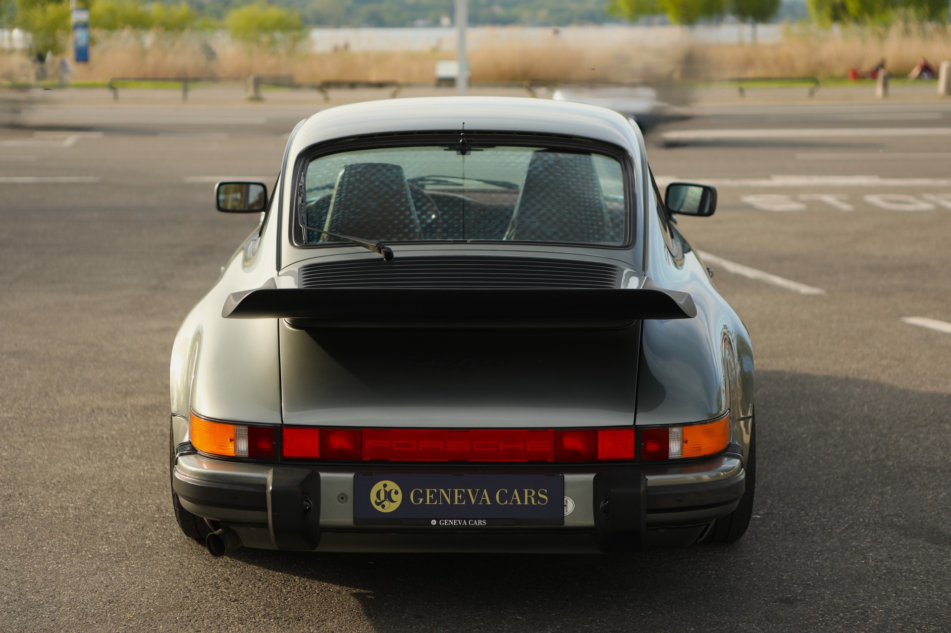 PORSCHE 911 Carrera 3.2-image-5