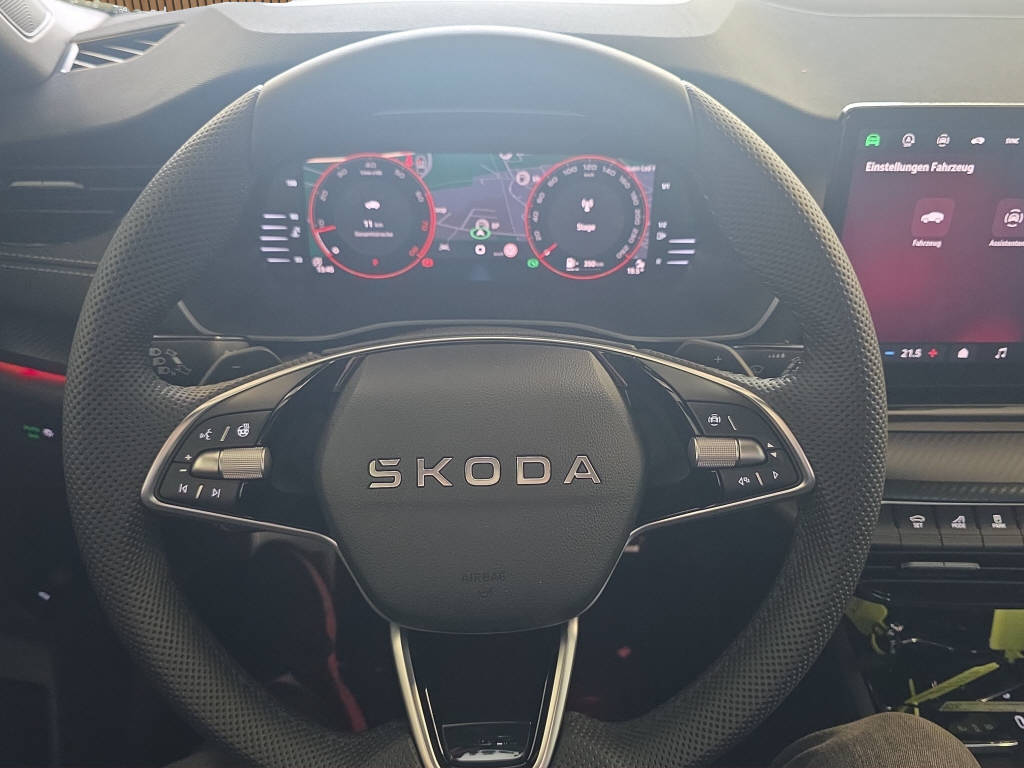 SKODA Octavia Combi 2.0 TSI SportLine 4x4 DSG-image-15