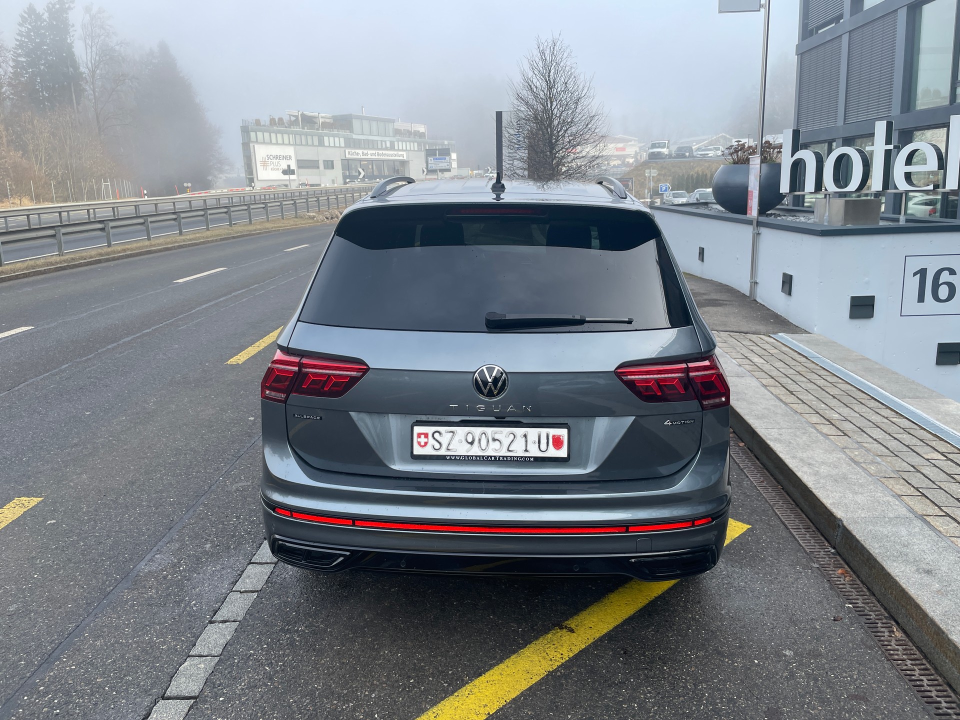 VW Tiguan 2.0 TDI SCR R-Line 4Motion DSG-image-5