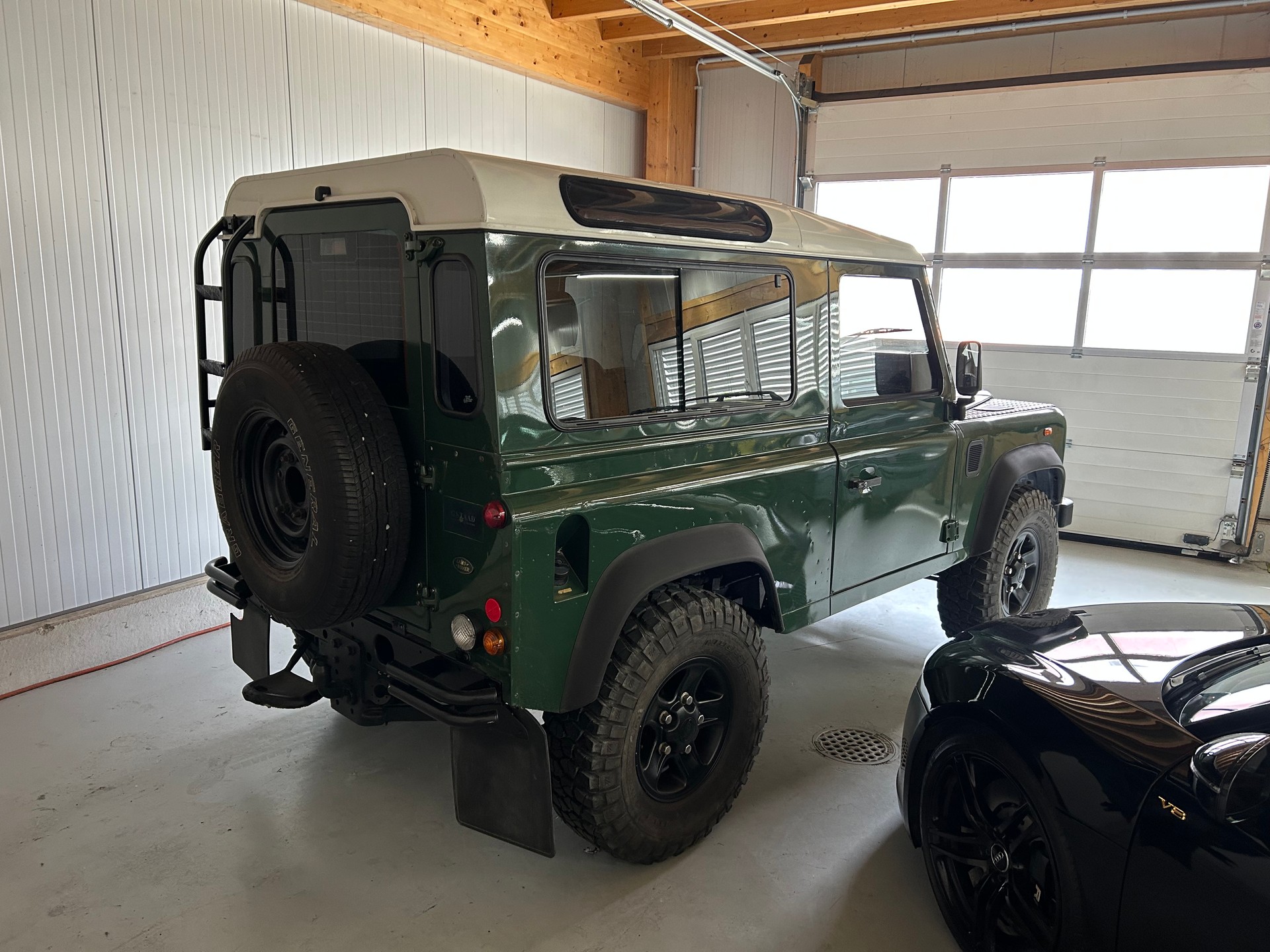 LAND ROVER Defender 90 CSW 2.5 Td5 *7-Plätzer*-image-4
