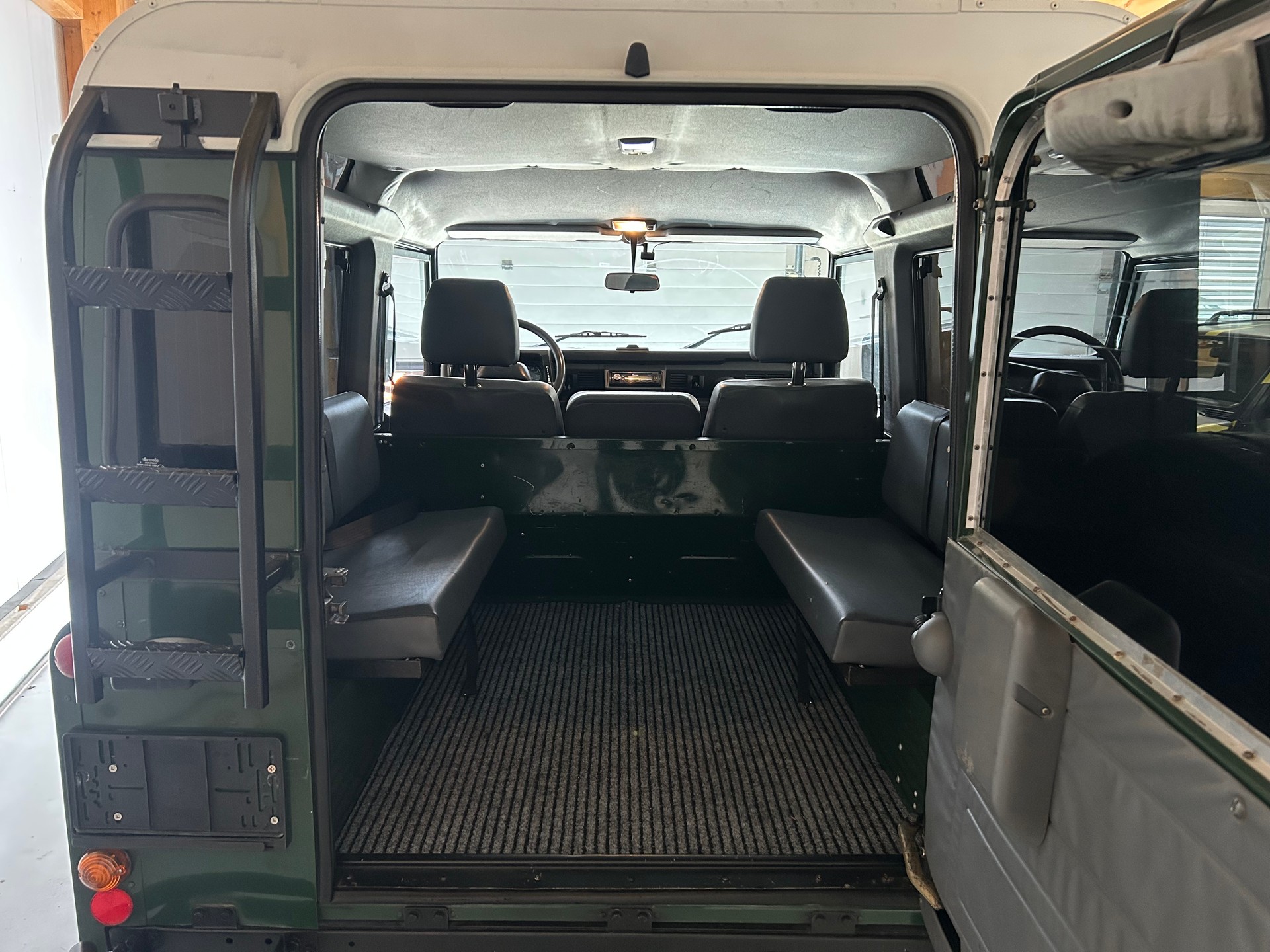LAND ROVER Defender 90 CSW 2.5 Td5 *7-Plätzer*-image-5