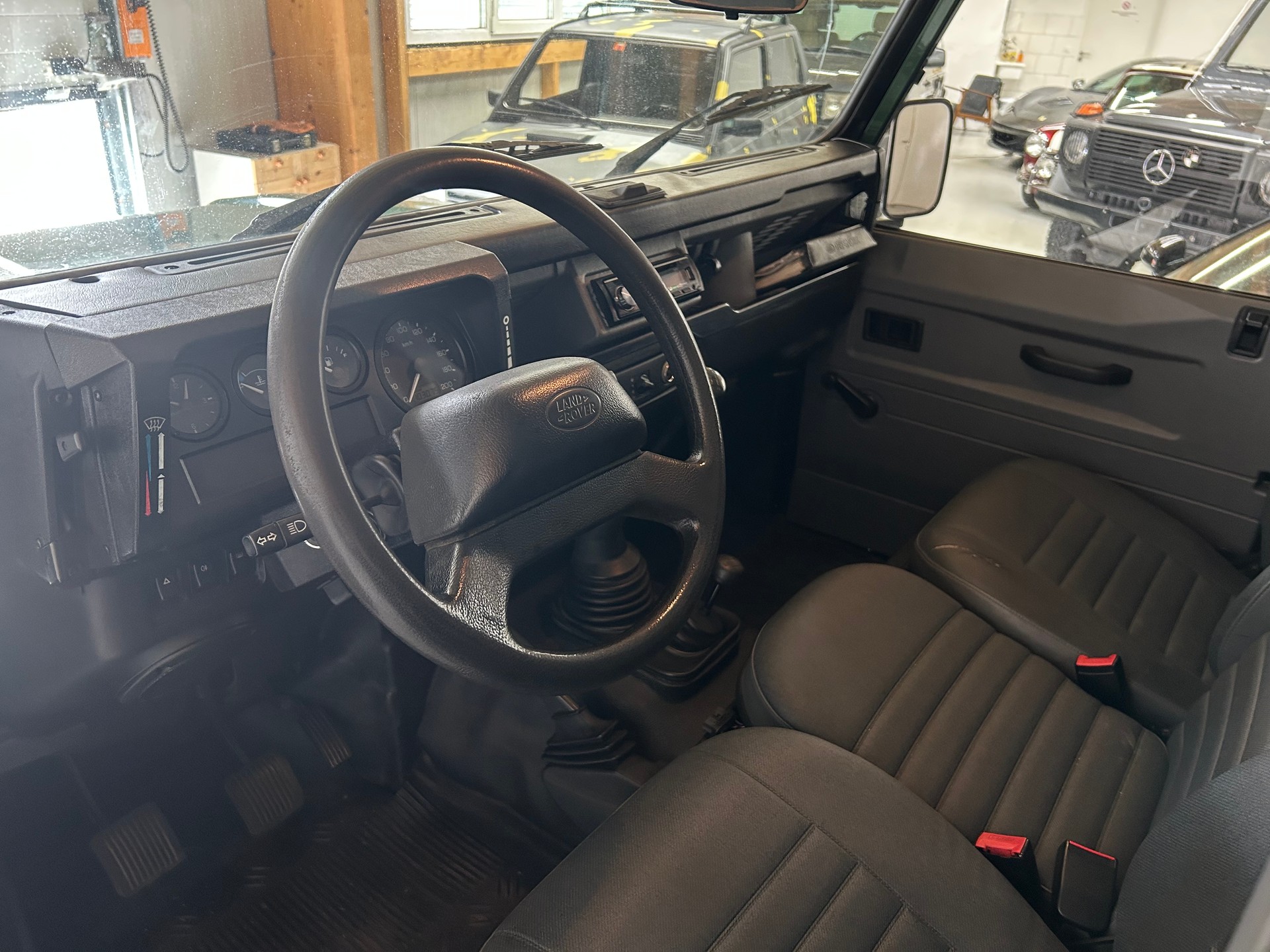 LAND ROVER Defender 90 CSW 2.5 Td5 *7-Plätzer*-image-12