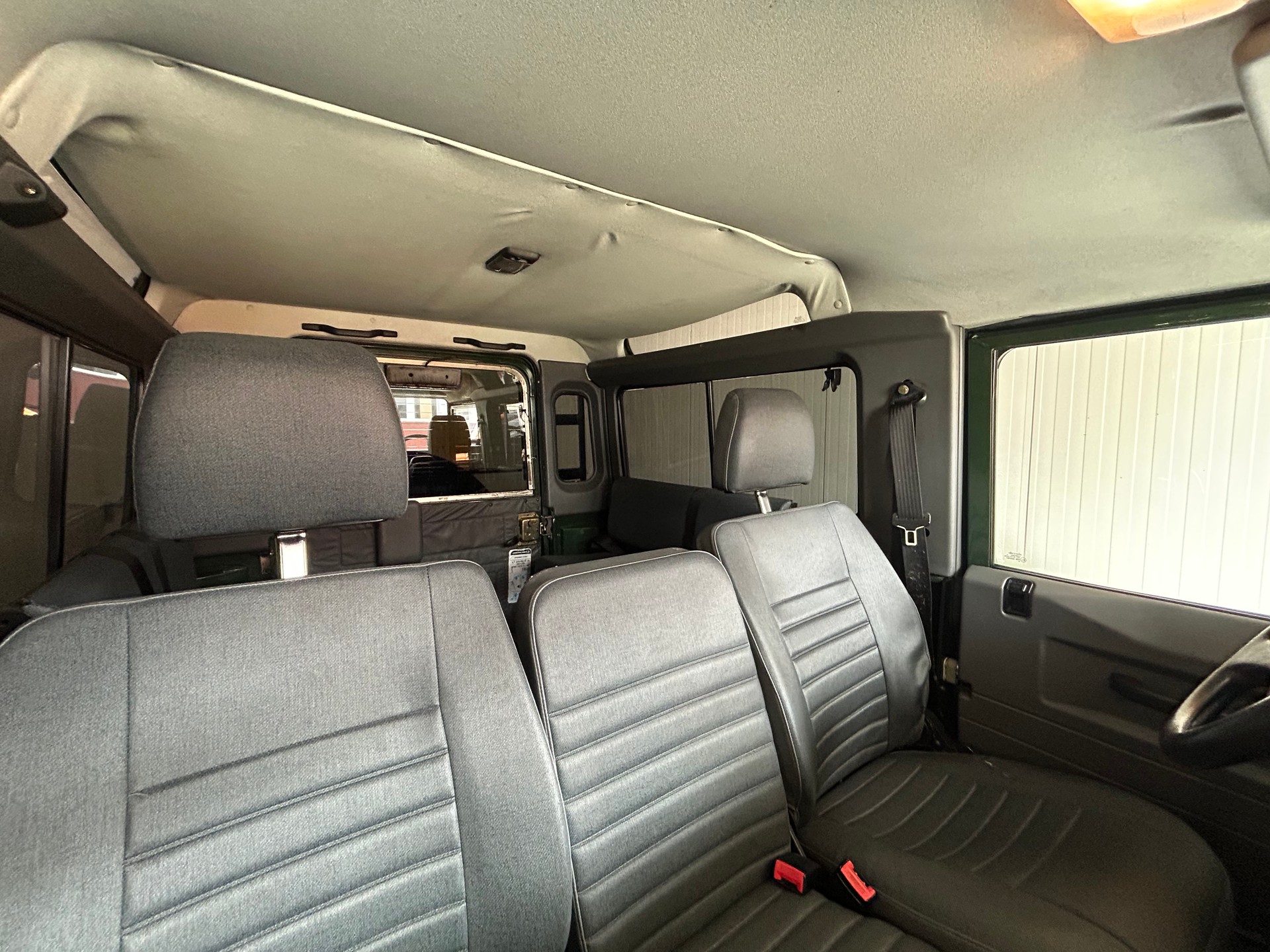 LAND ROVER Defender 90 CSW 2.5 Td5 *7-Plätzer*-image-10