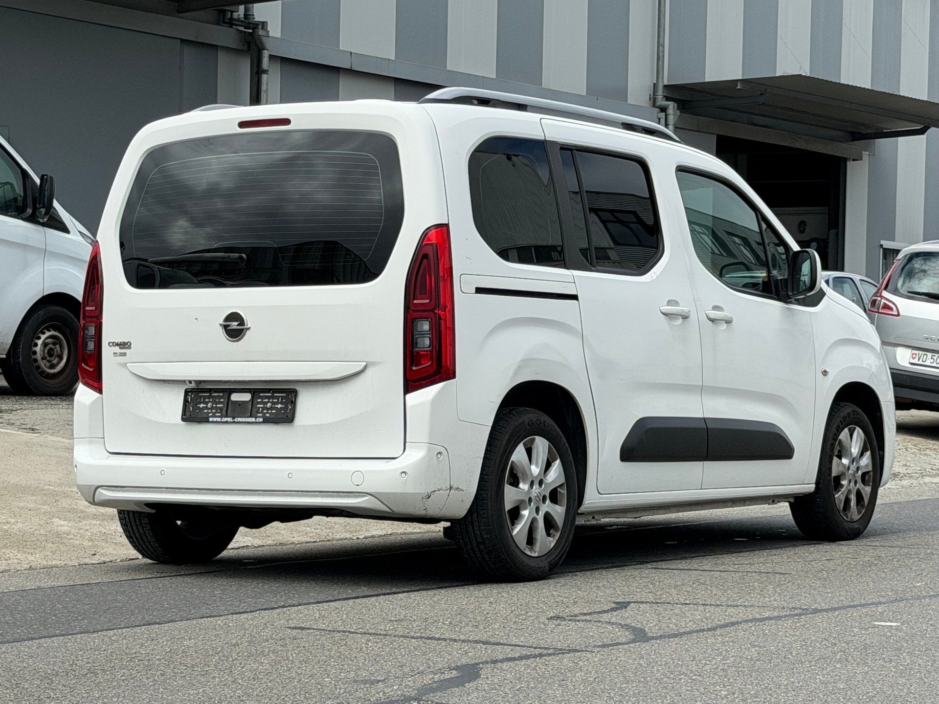 OPEL Combo Life 1.2 Innovation-image-5