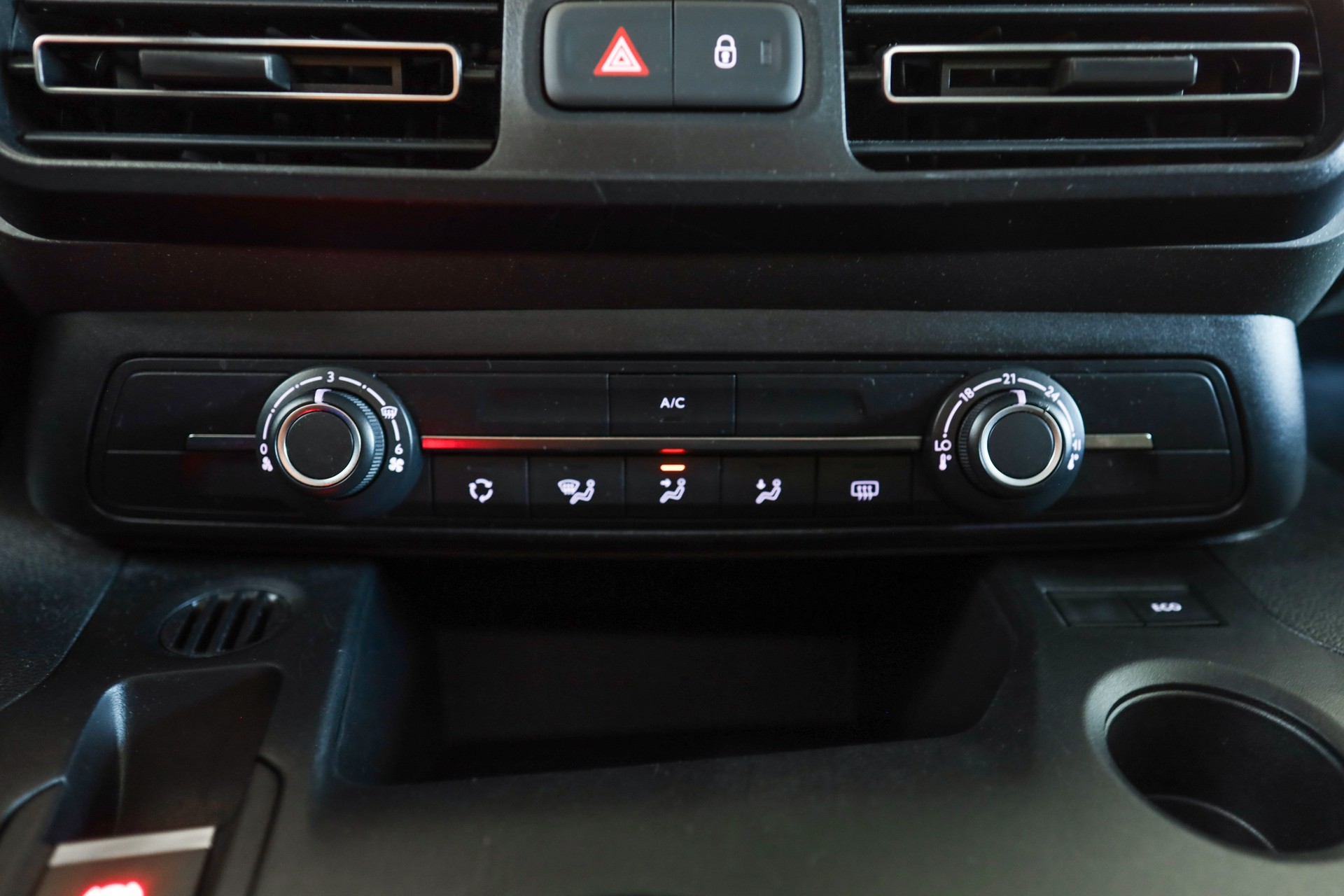 CITROEN Berlingo 1.2i PureTech Swiss Edition EAT8-image-11