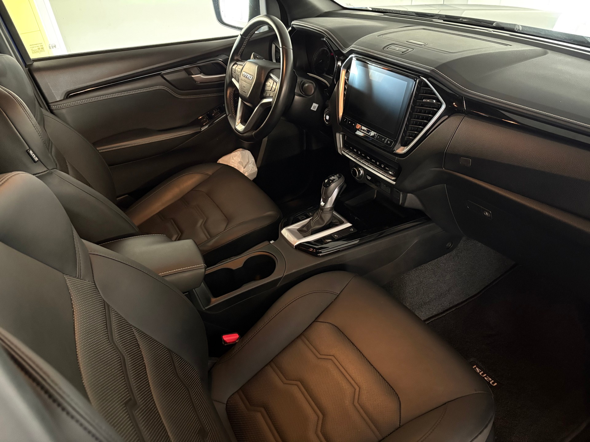 ISUZU D-MAX 1.9 CrewCab N60FF 4x4 AT-image-8