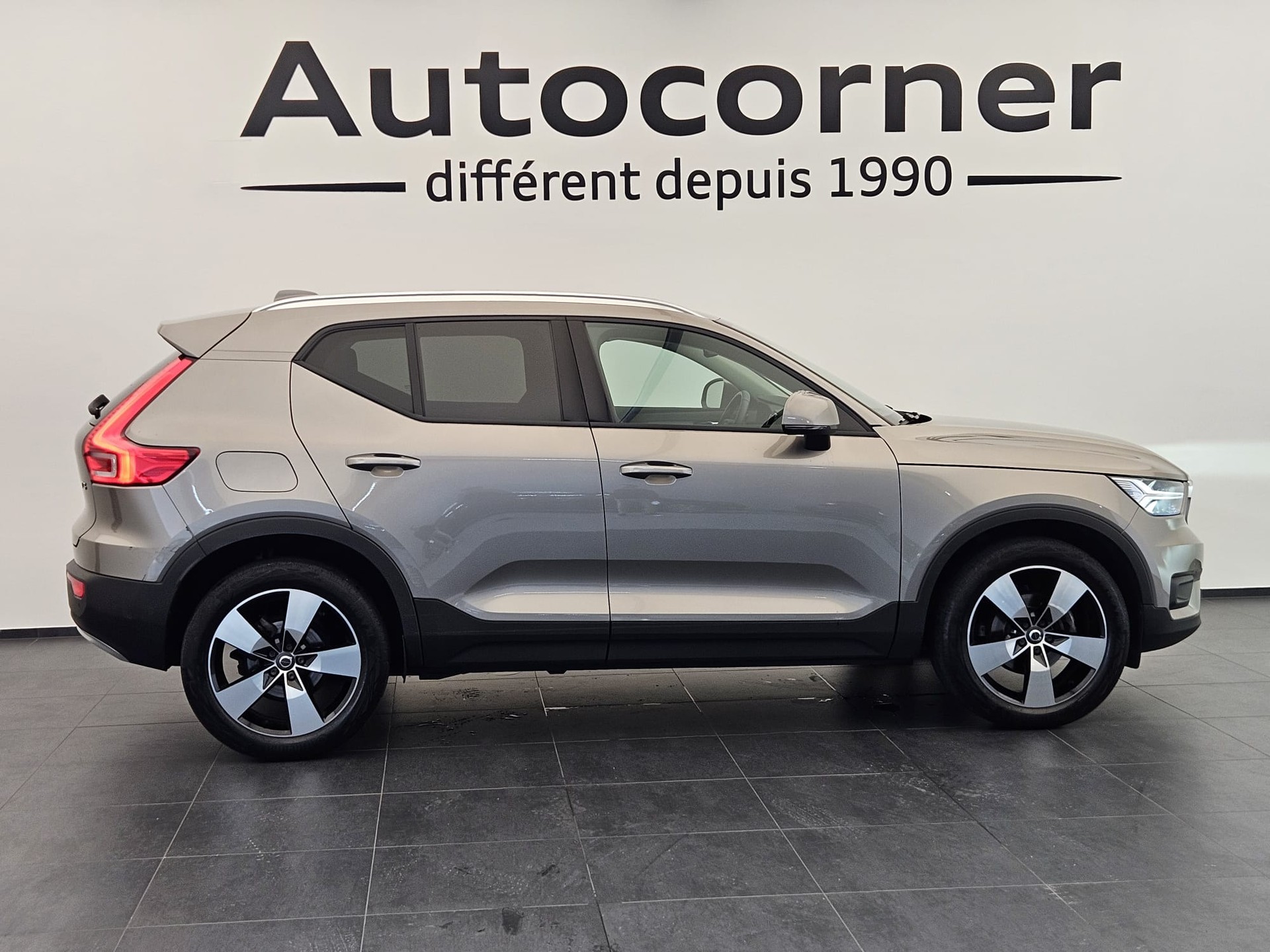 VOLVO XC40 T3 Momentum Geartronic-image-5