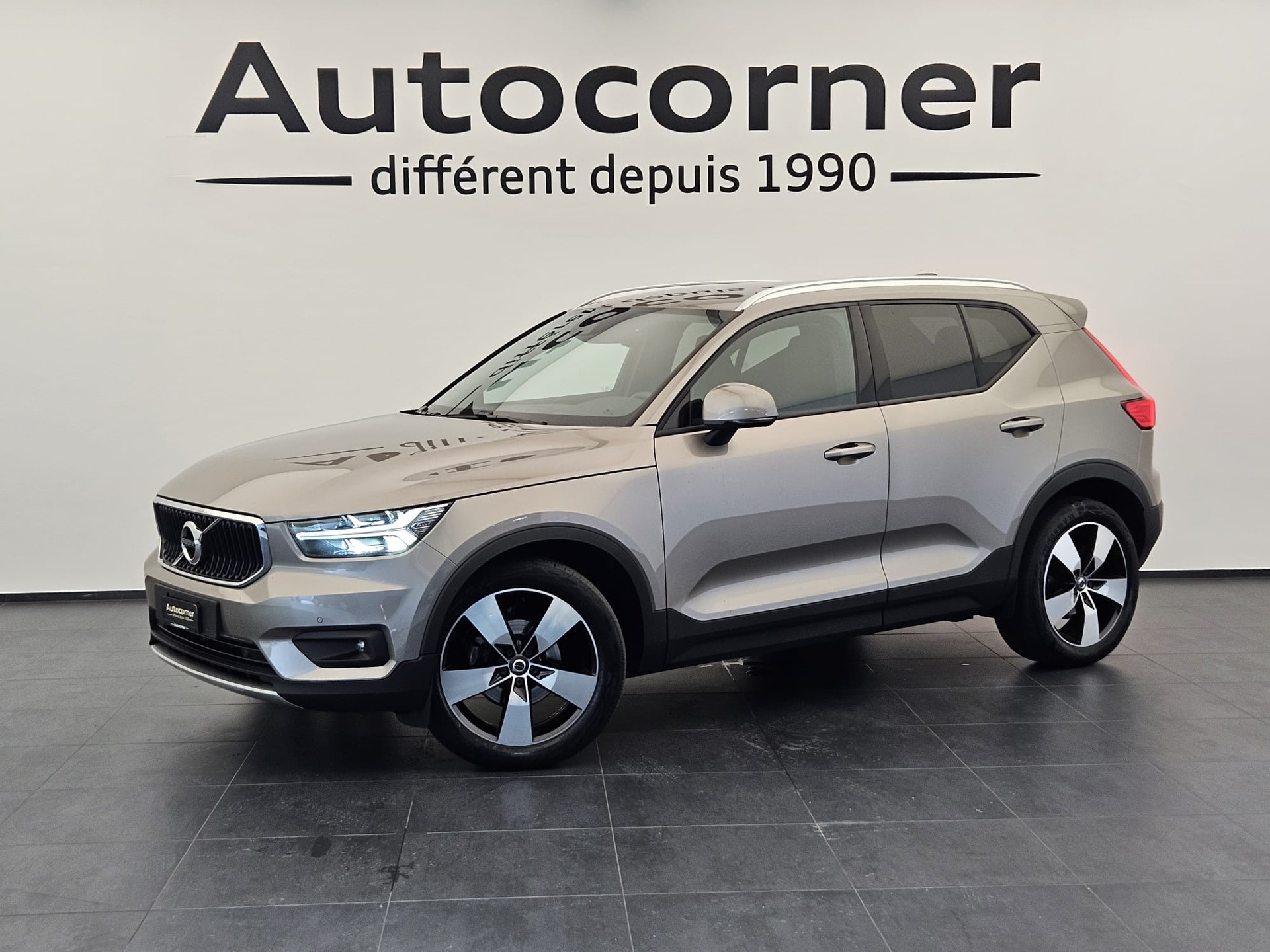 VOLVO XC40 T3 Momentum Geartronic-image-0