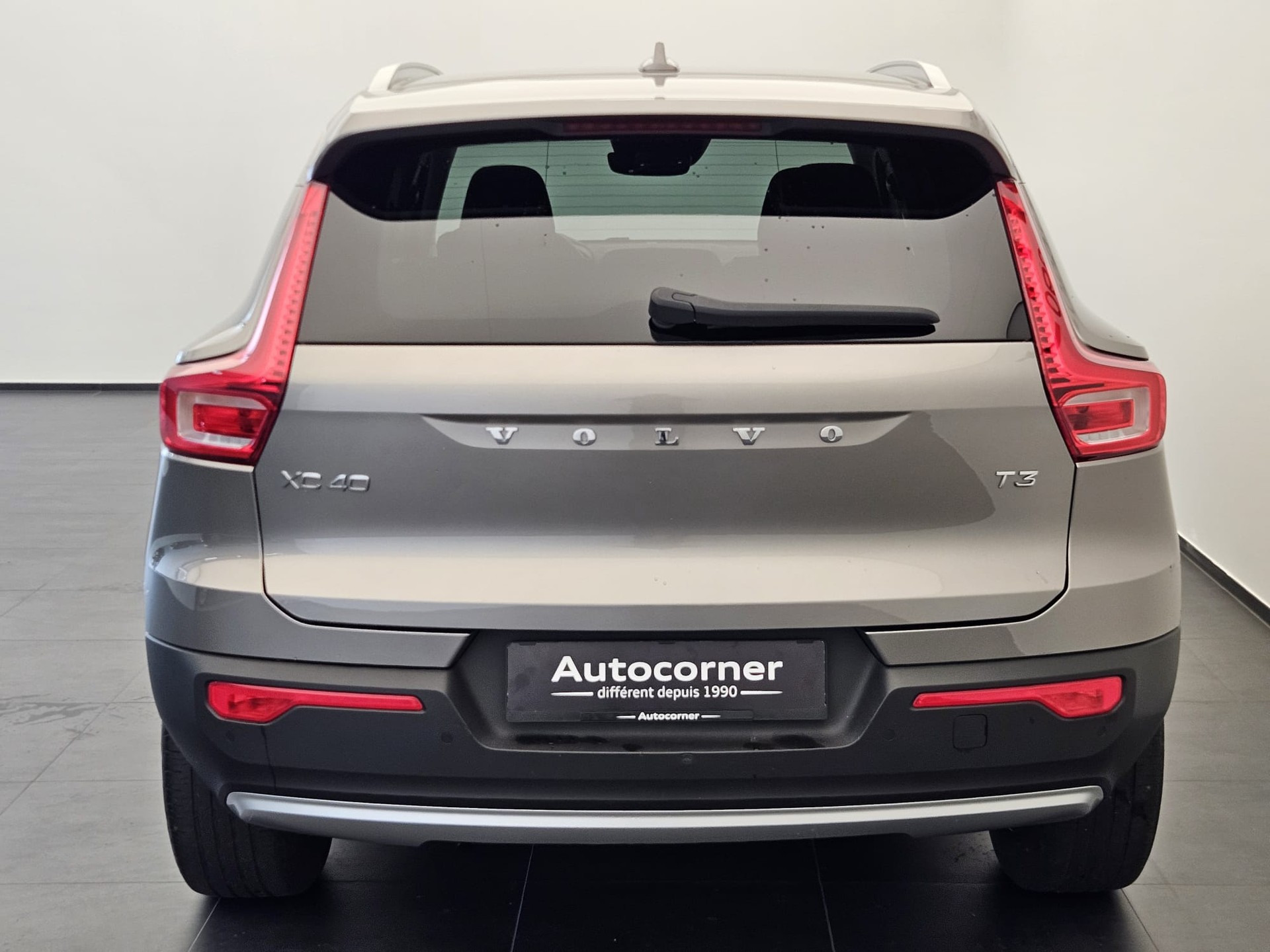 VOLVO XC40 T3 Momentum Geartronic-image-7