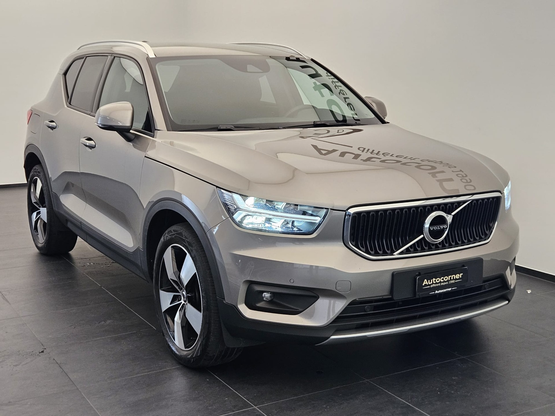 VOLVO XC40 T3 Momentum Geartronic-image-4