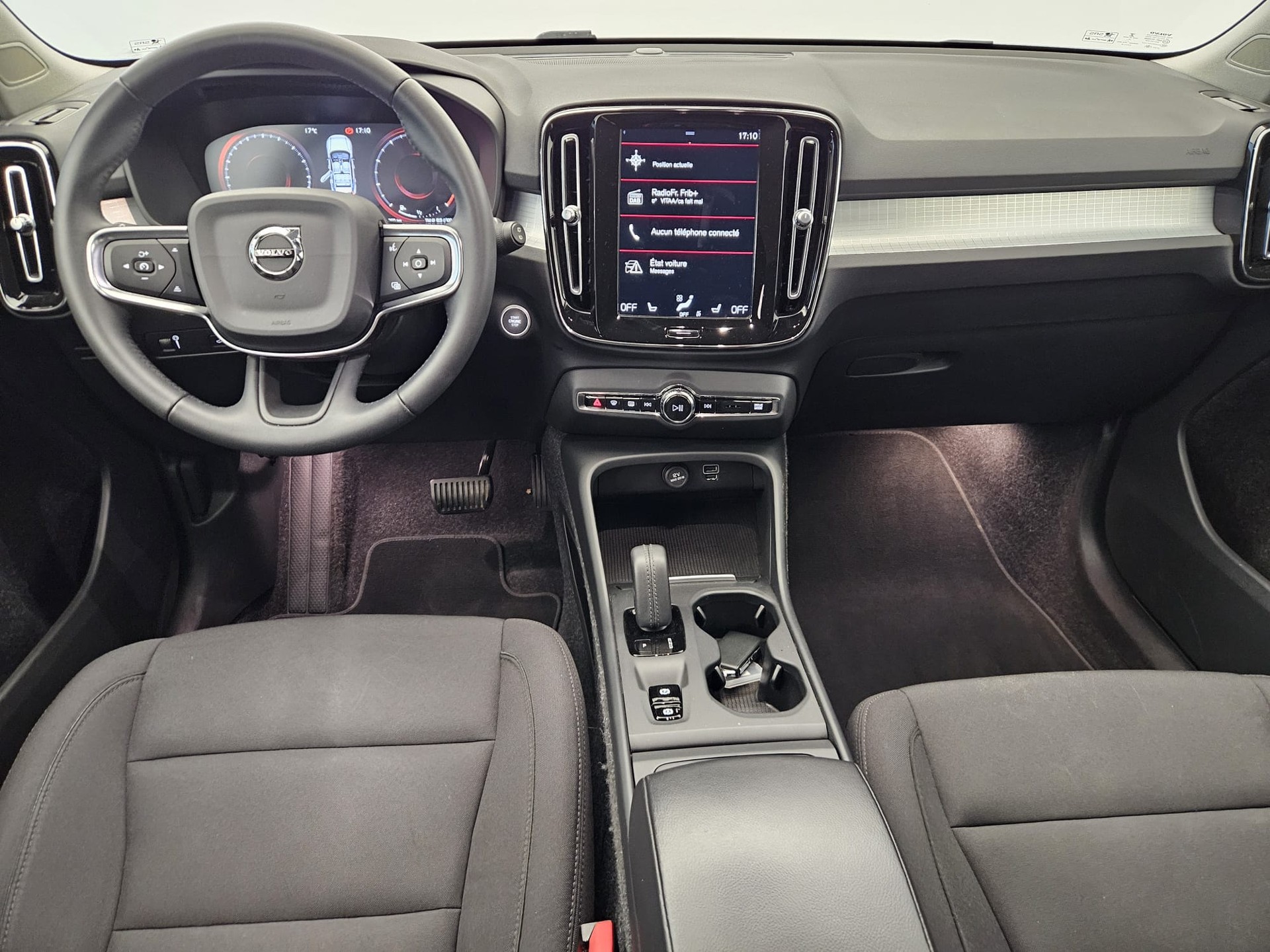 VOLVO XC40 T3 Momentum Geartronic-image-9