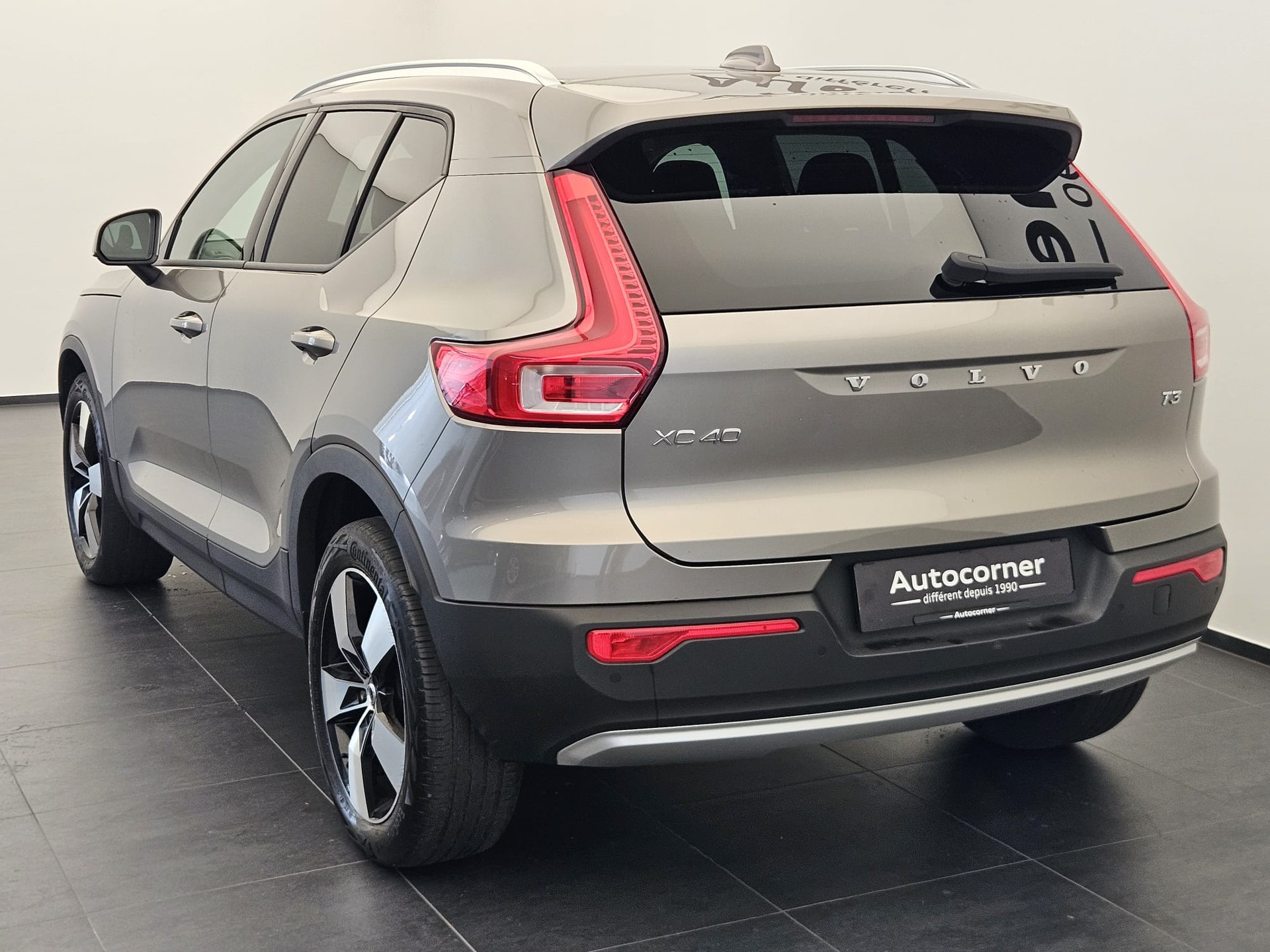 VOLVO XC40 T3 Momentum Geartronic-image-8