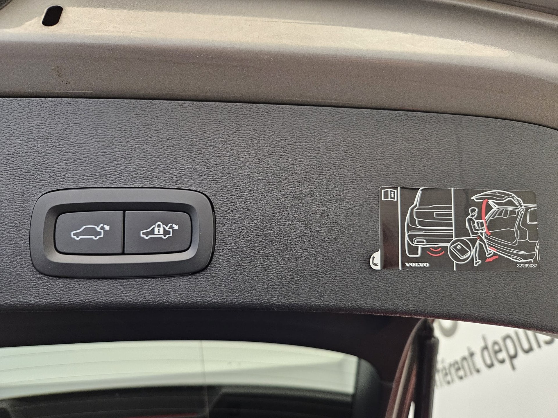 VOLVO XC40 T3 Momentum Geartronic-image-15