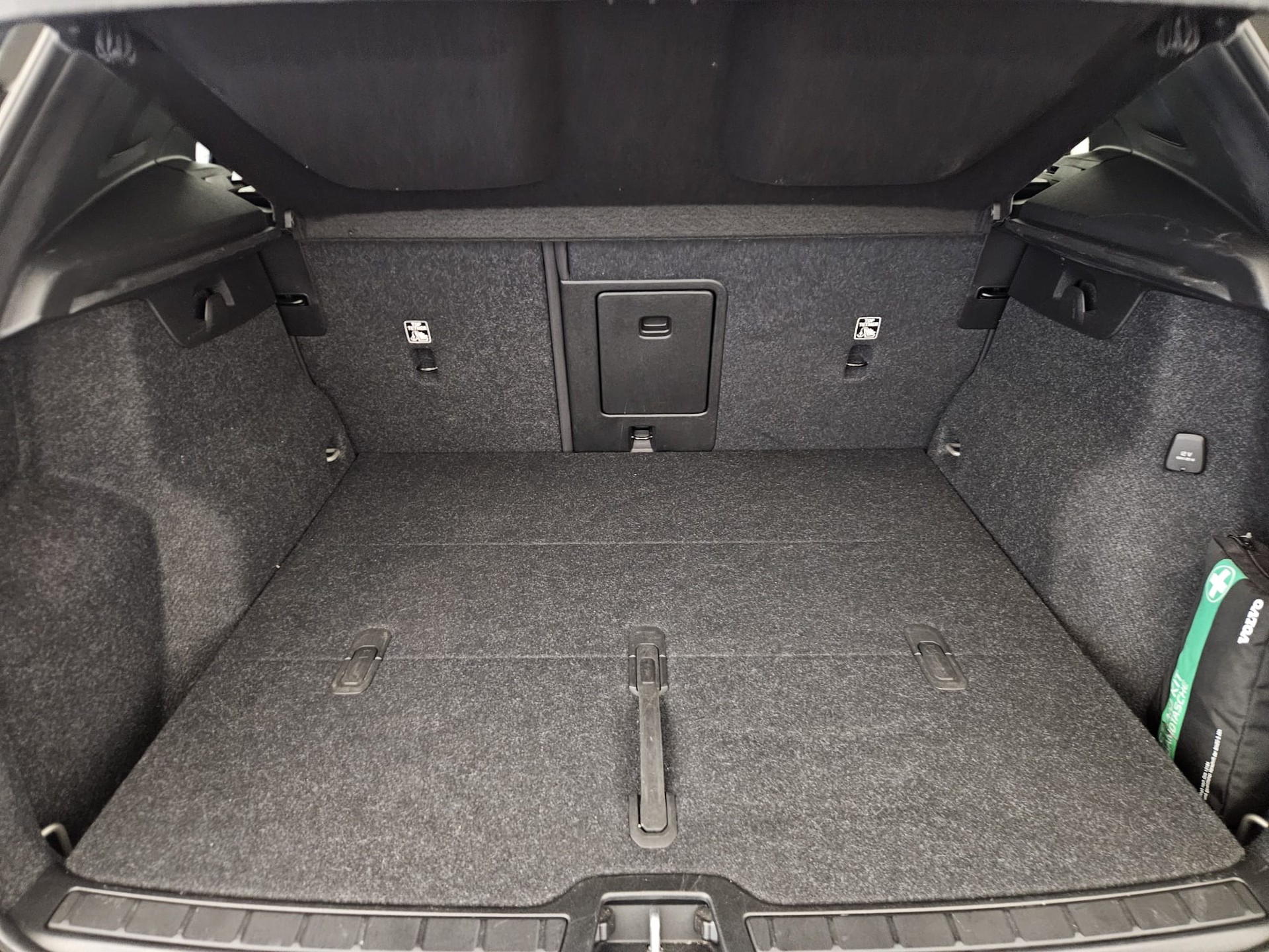 VOLVO XC40 T3 Momentum Geartronic-image-14