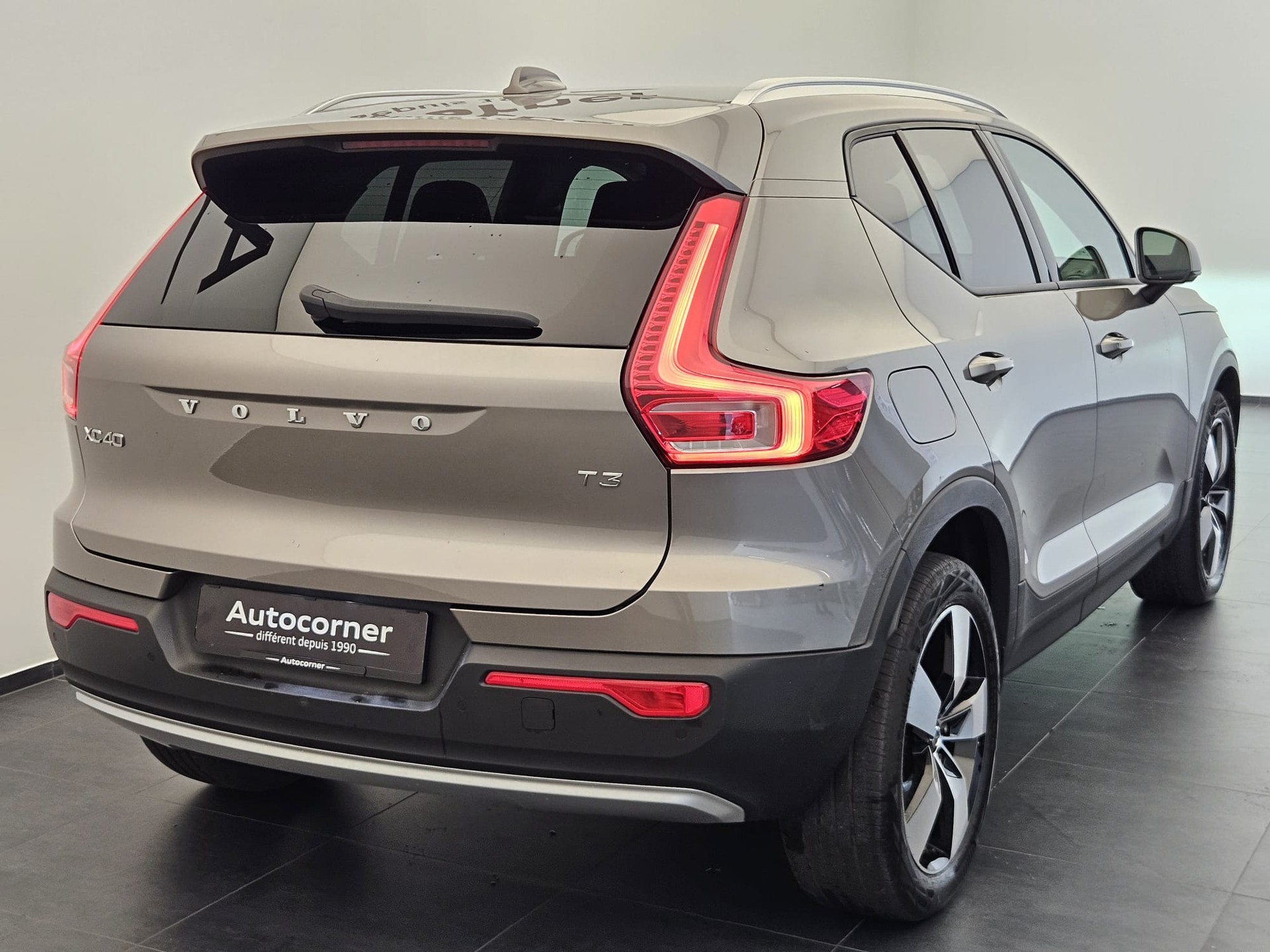 VOLVO XC40 T3 Momentum Geartronic-image-6