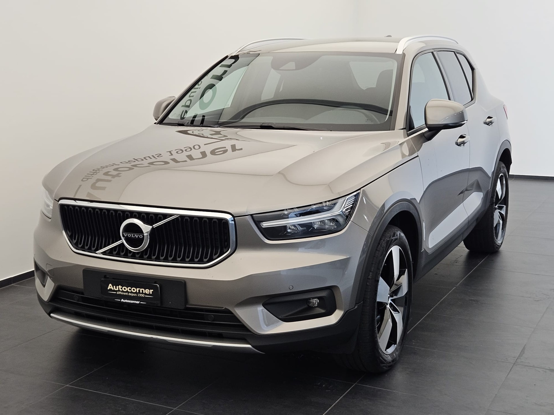 VOLVO XC40 T3 Momentum Geartronic-image-2