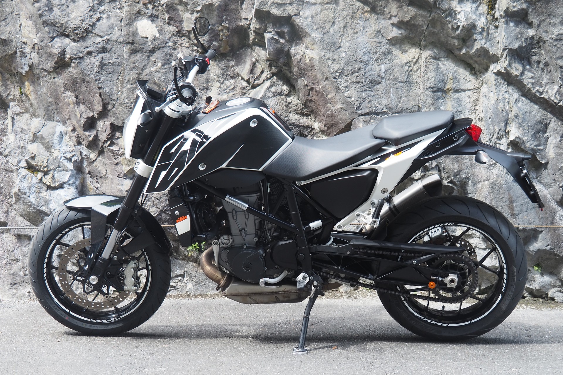 KTM 690 Duke ABS-showroom-element-3