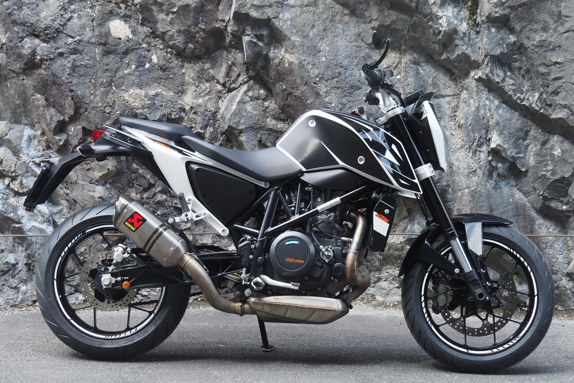 KTM 690 Duke ABS-showroom-element-2