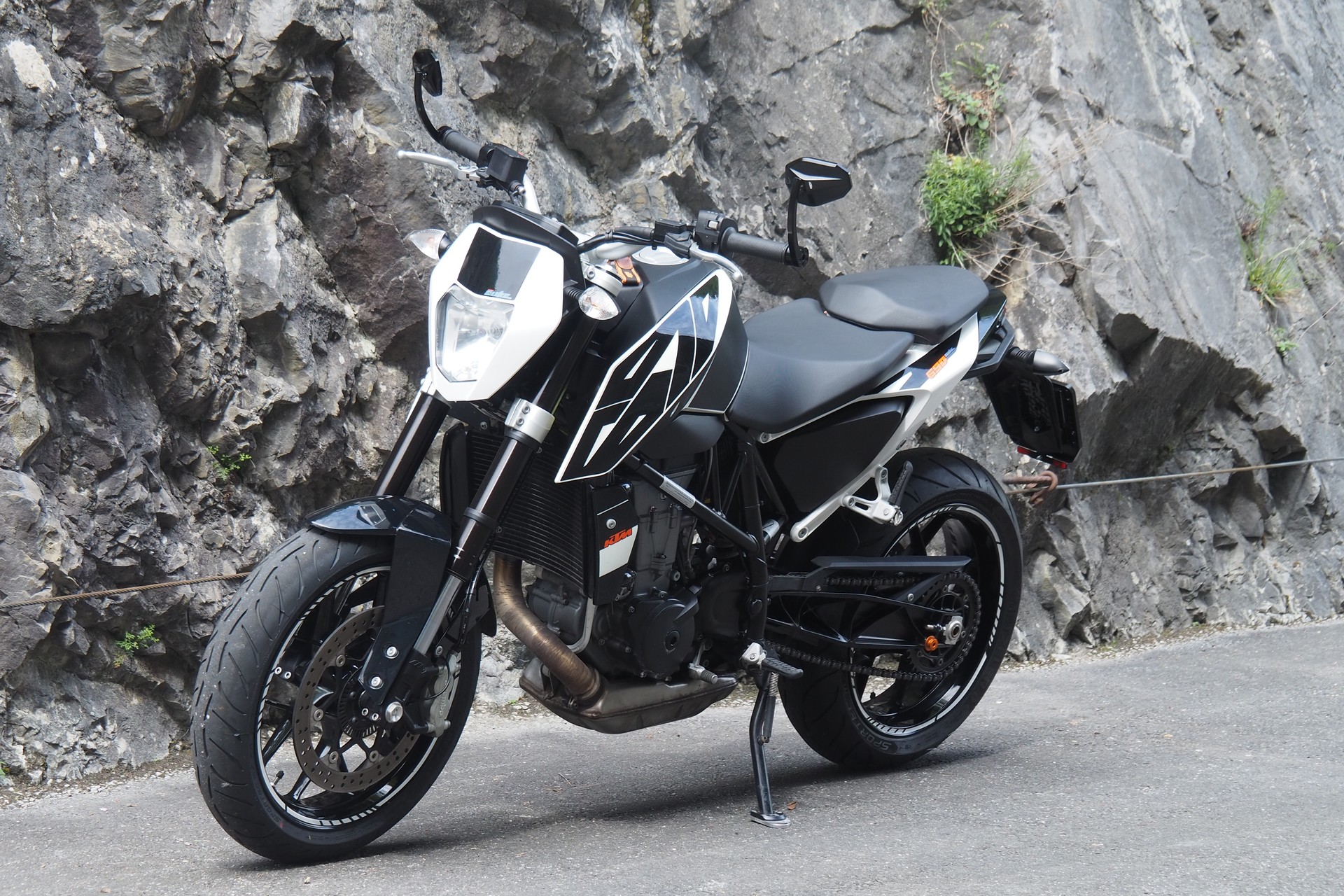 KTM 690 Duke ABS-showroom-element-1