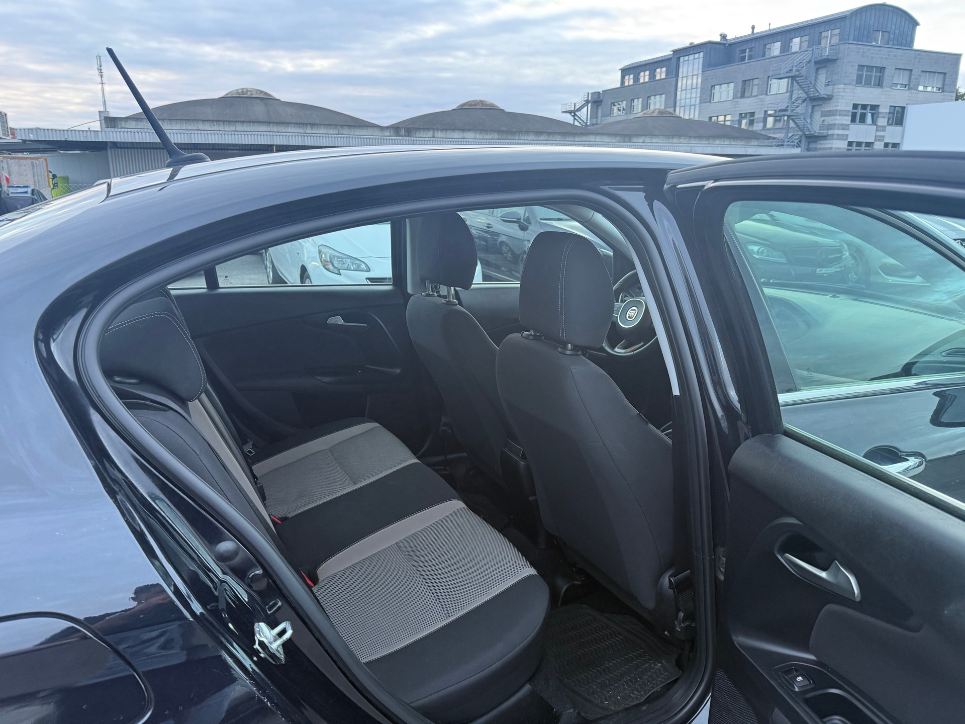 FIAT Tipo 1.6 MJ Opening Edition + Limousine / Ab MFK 10.2024 / Navi / Rückfahrkamera / PDC-image-11
