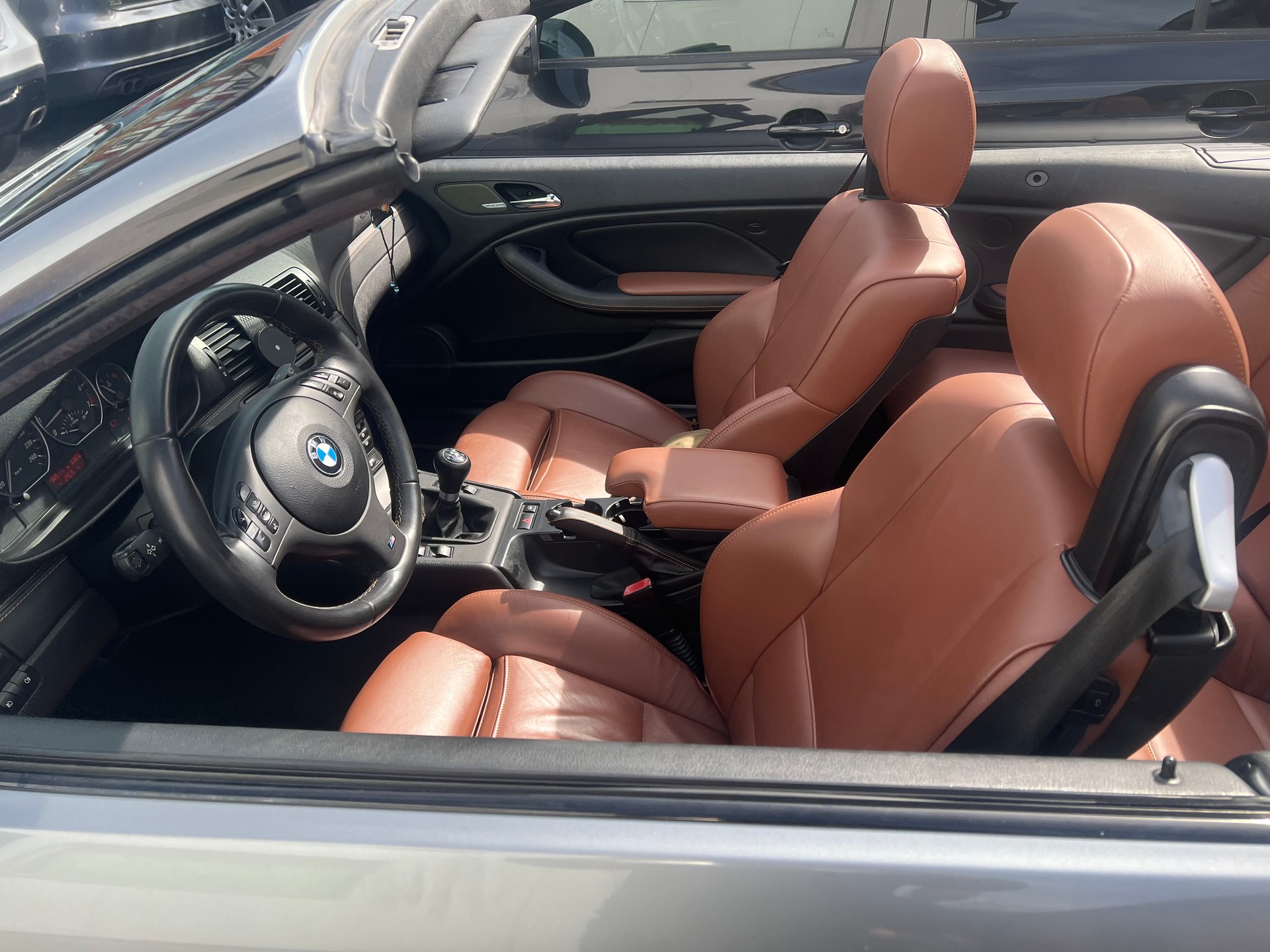 BMW 330Ci Cabriolet-image-9
