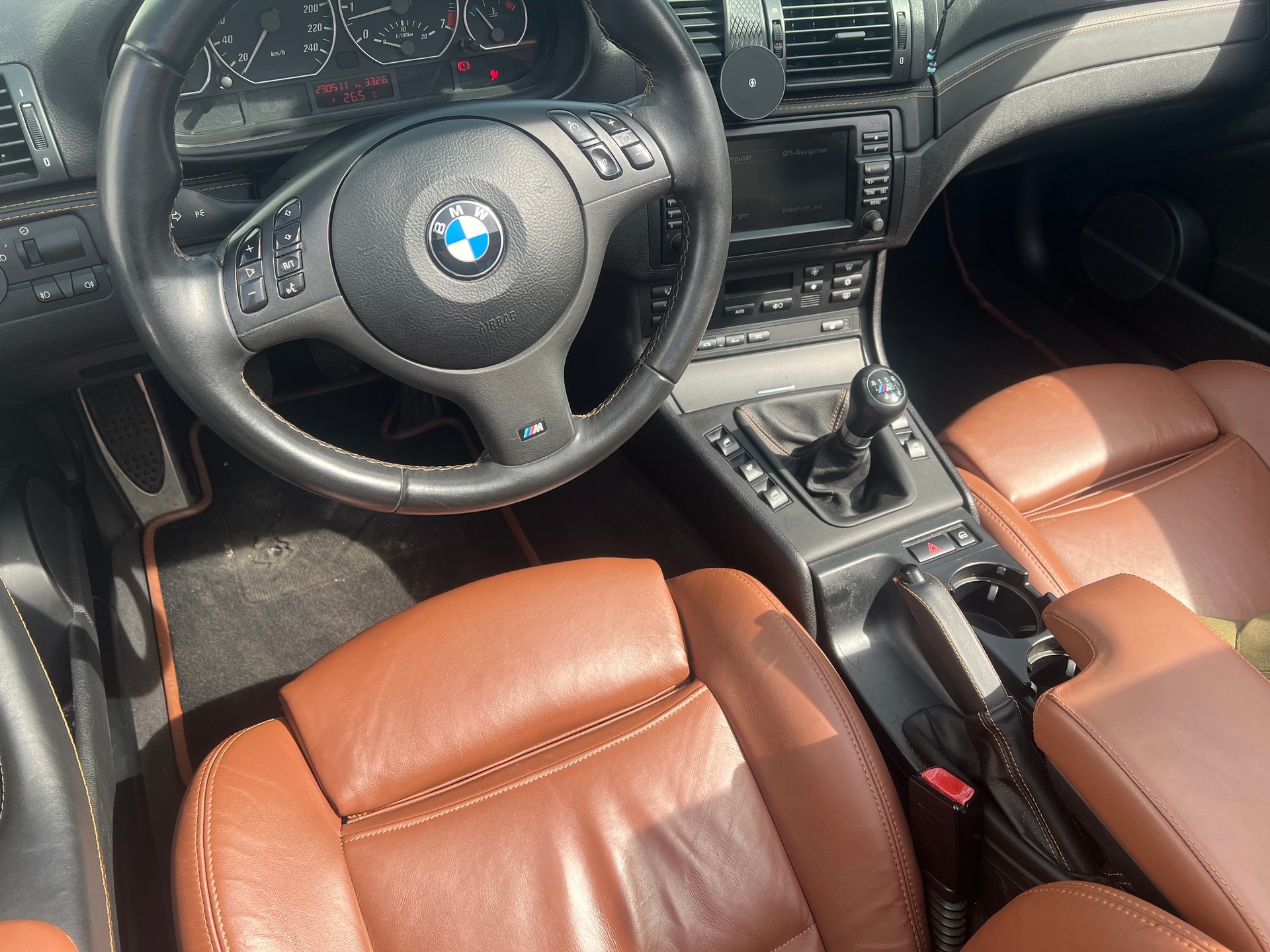 BMW 330Ci Cabriolet-image-11