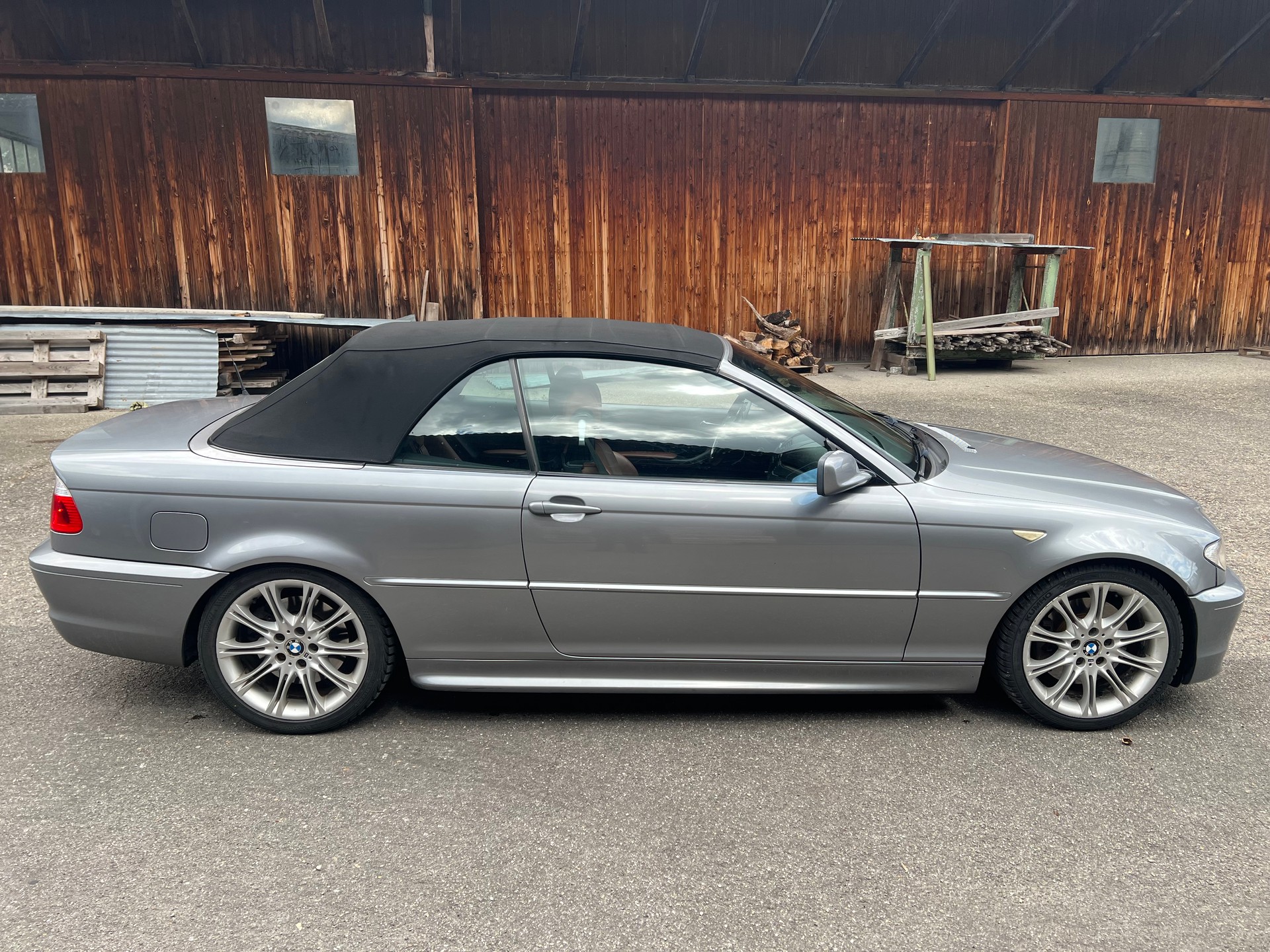 BMW 330Ci Cabriolet-image-5